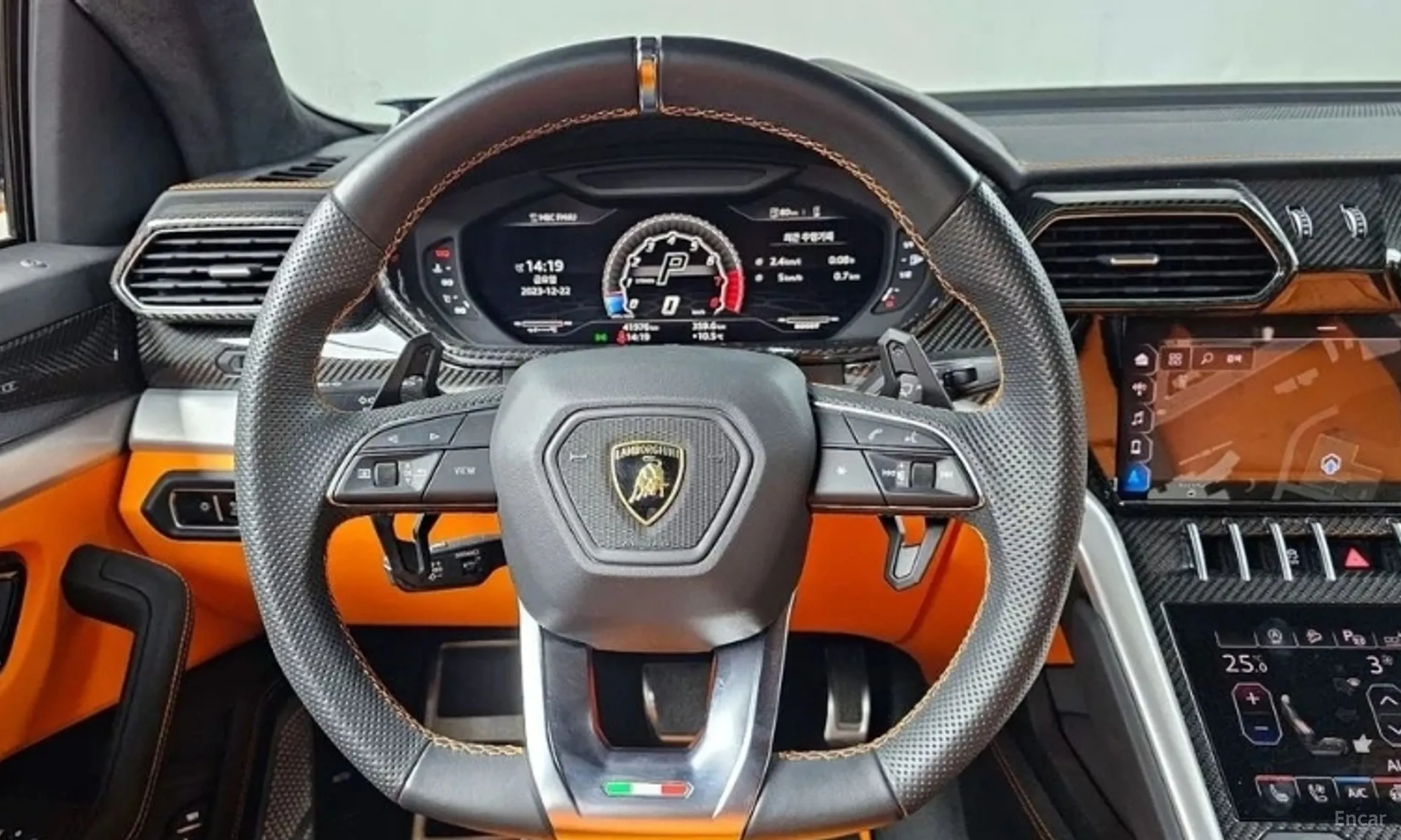 Lamborghini Urus превью 6