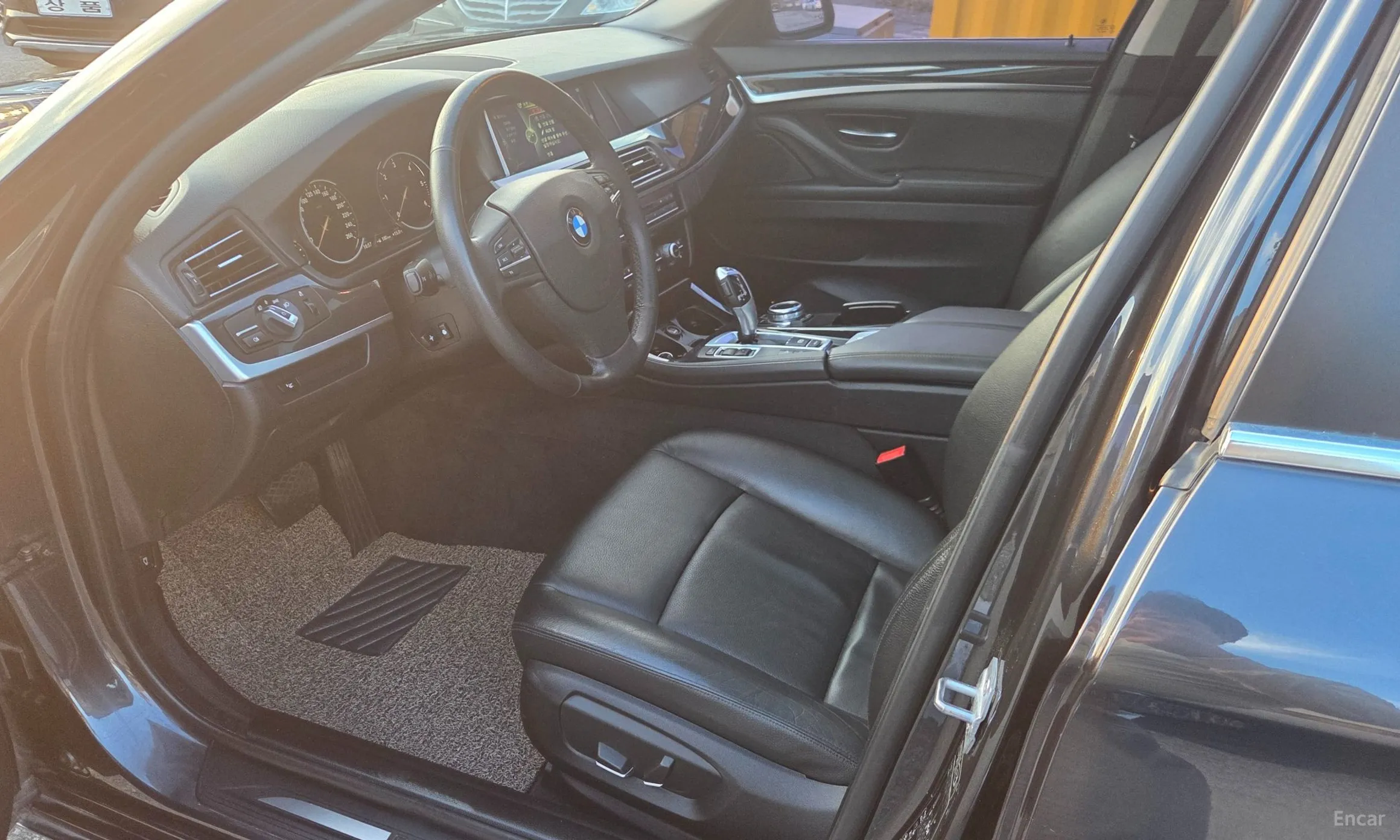 BMW 5 Series (F10) превью 10