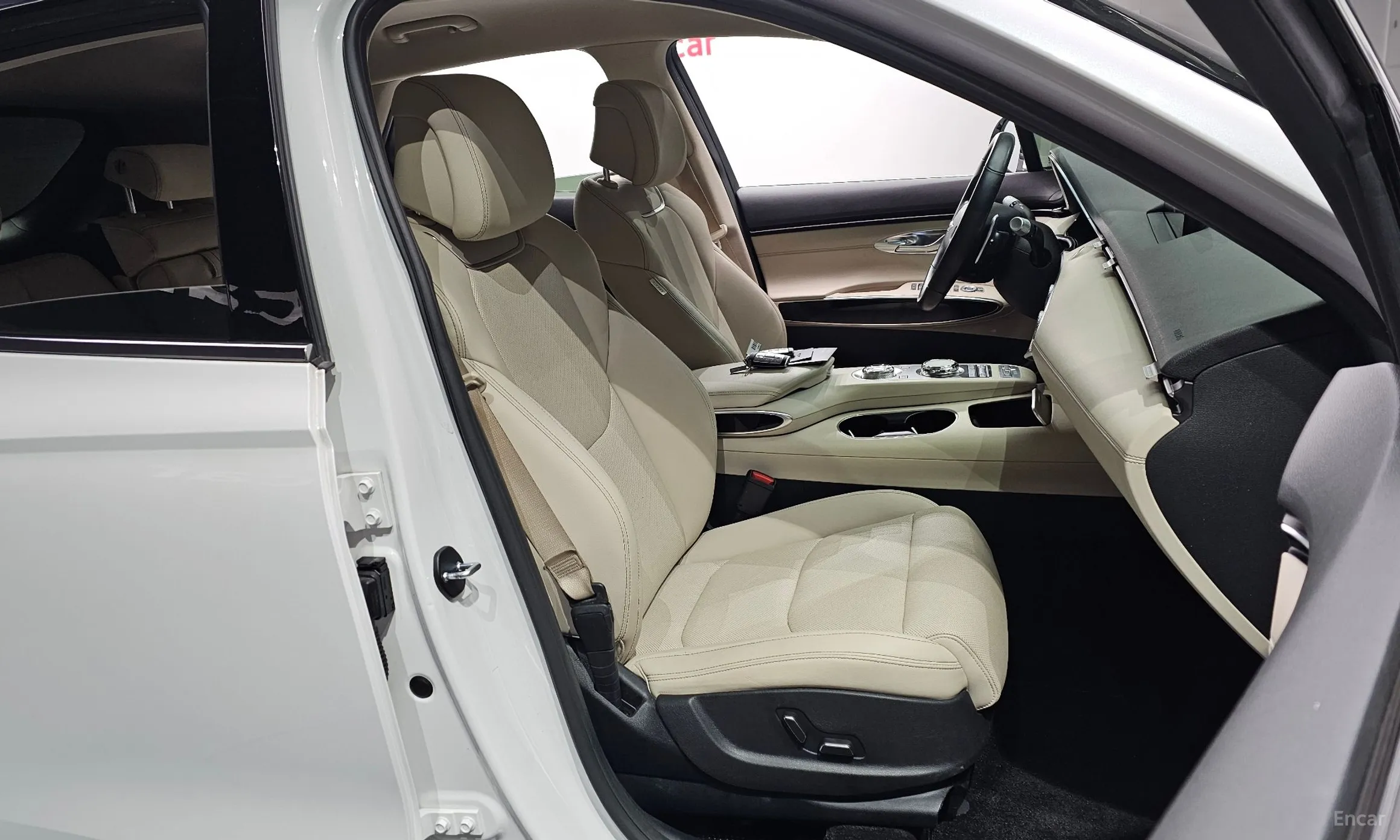 Genesis GV70 превью 10