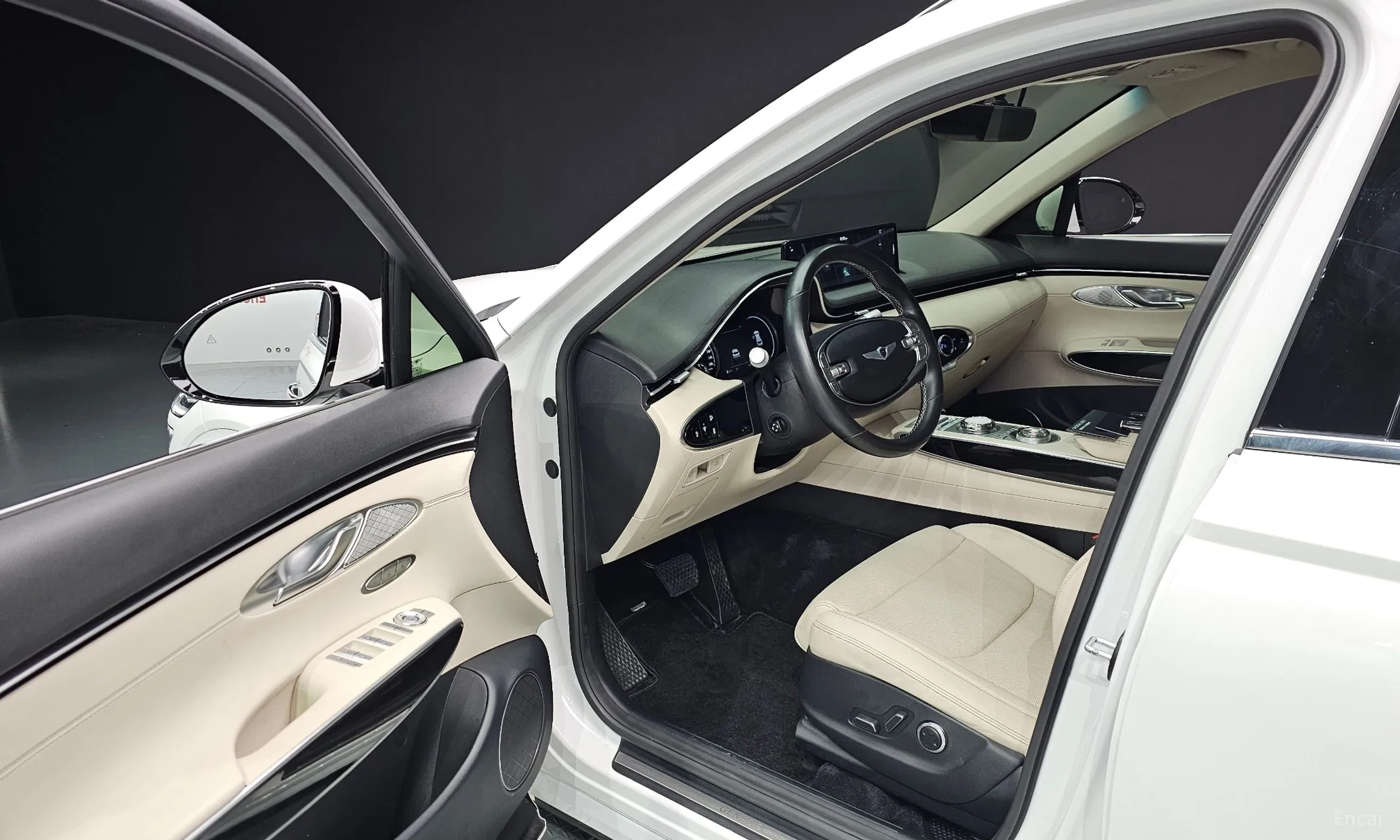 Genesis GV70 превью 11