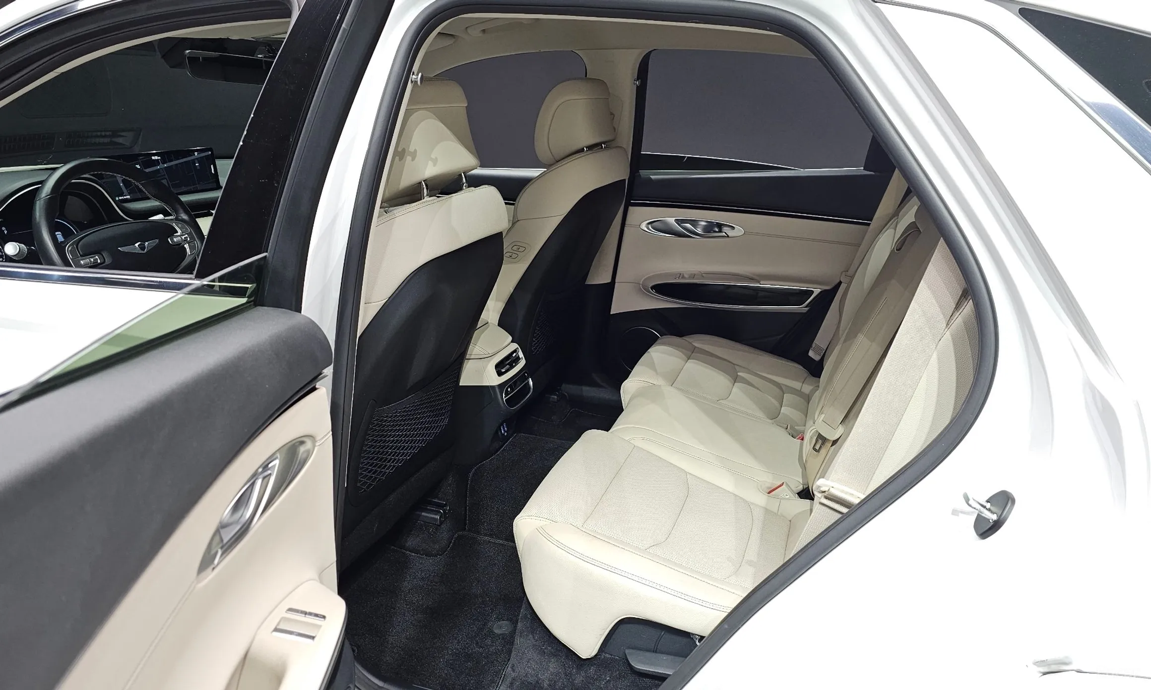 Genesis GV70 превью 12