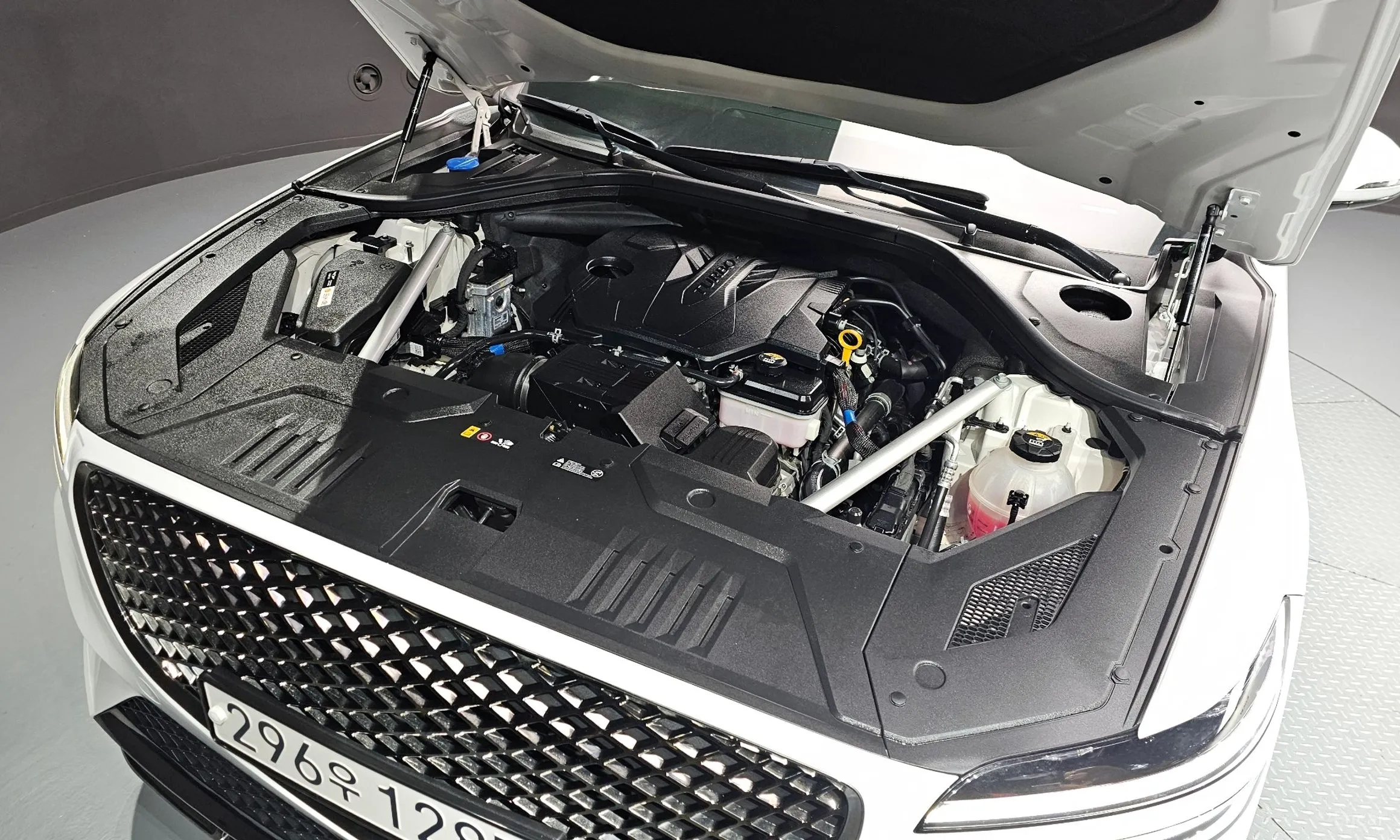 Genesis GV70 превью 6
