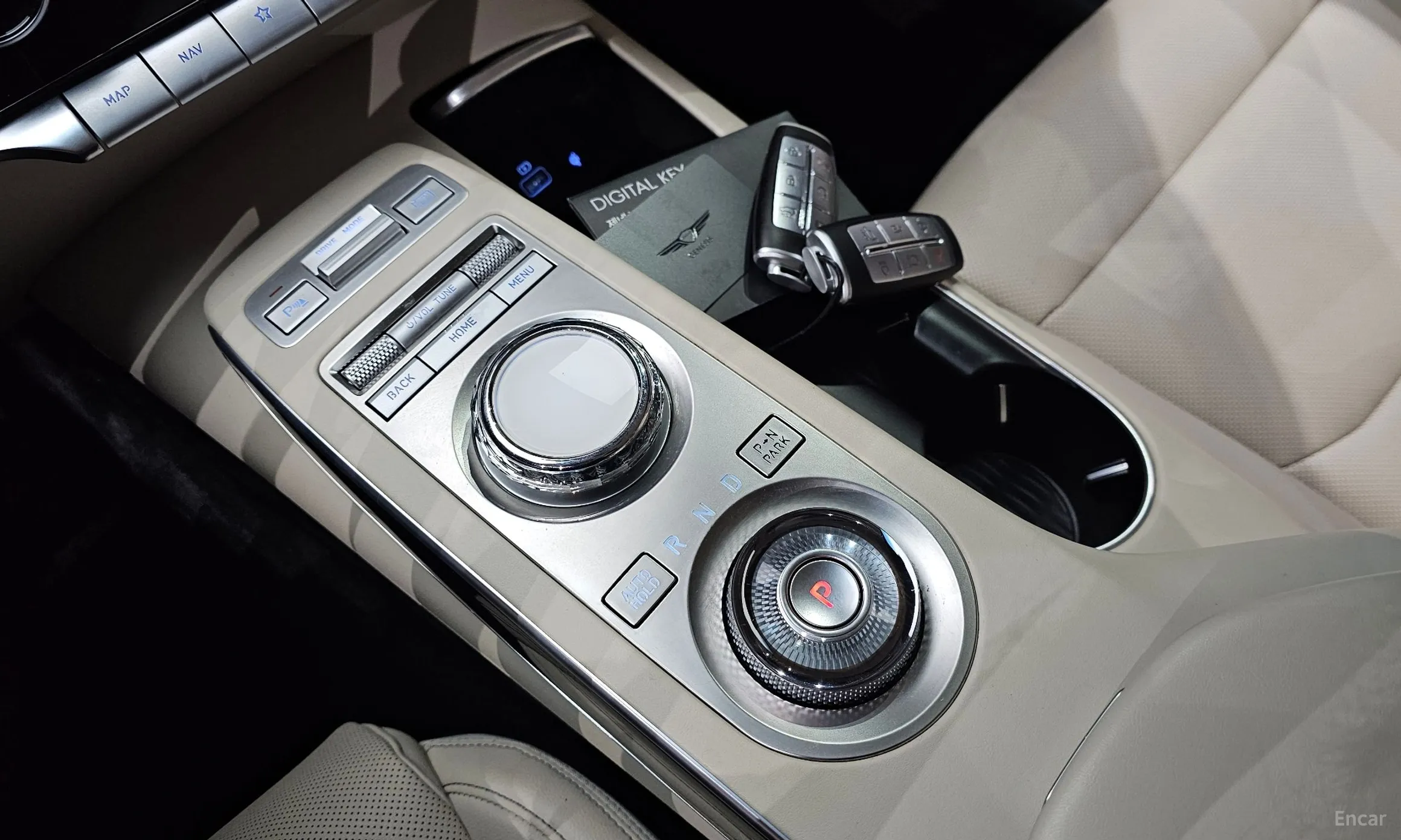 Genesis GV70 превью 9