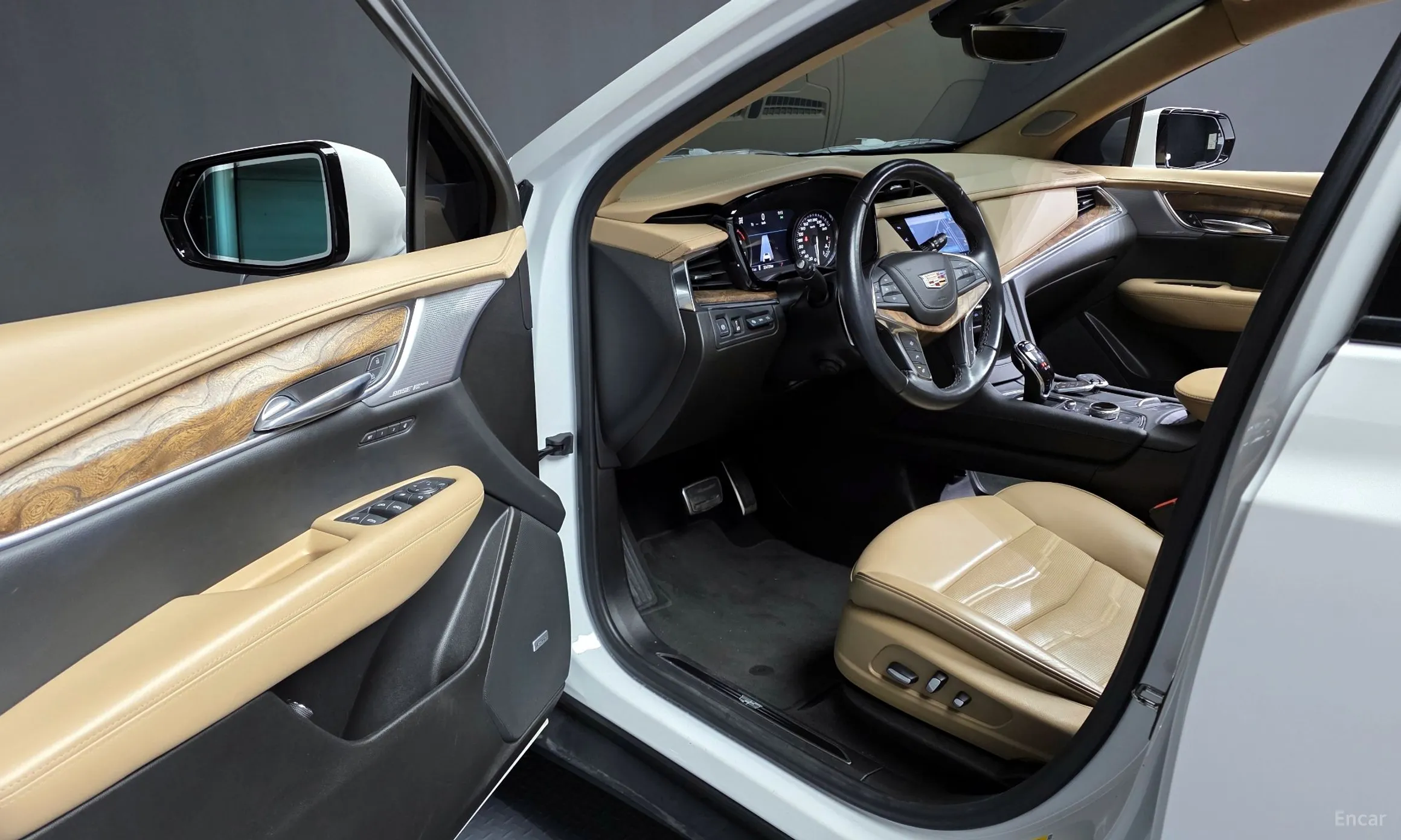 Cadillac XT5 превью 10