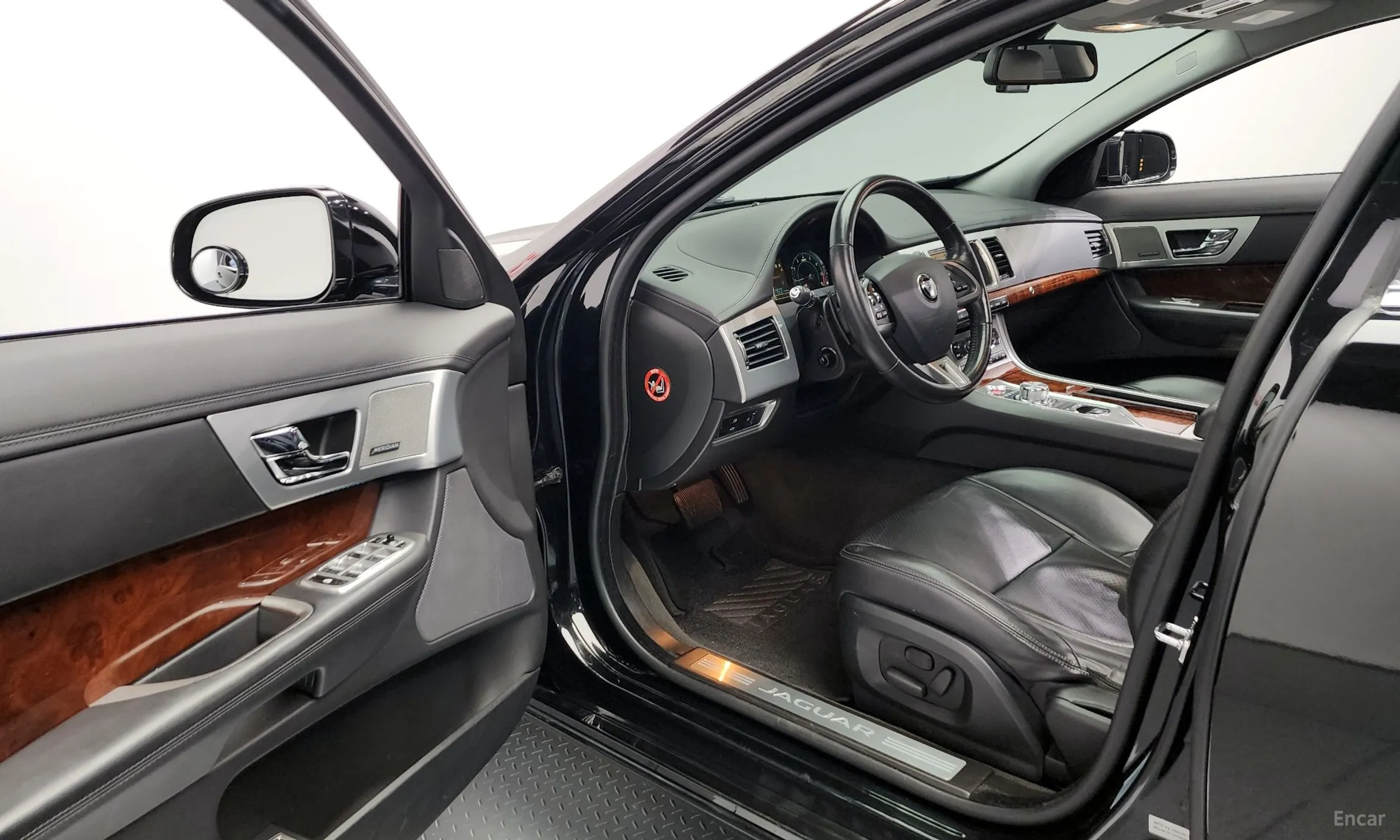 Jaguar New XF превью 10