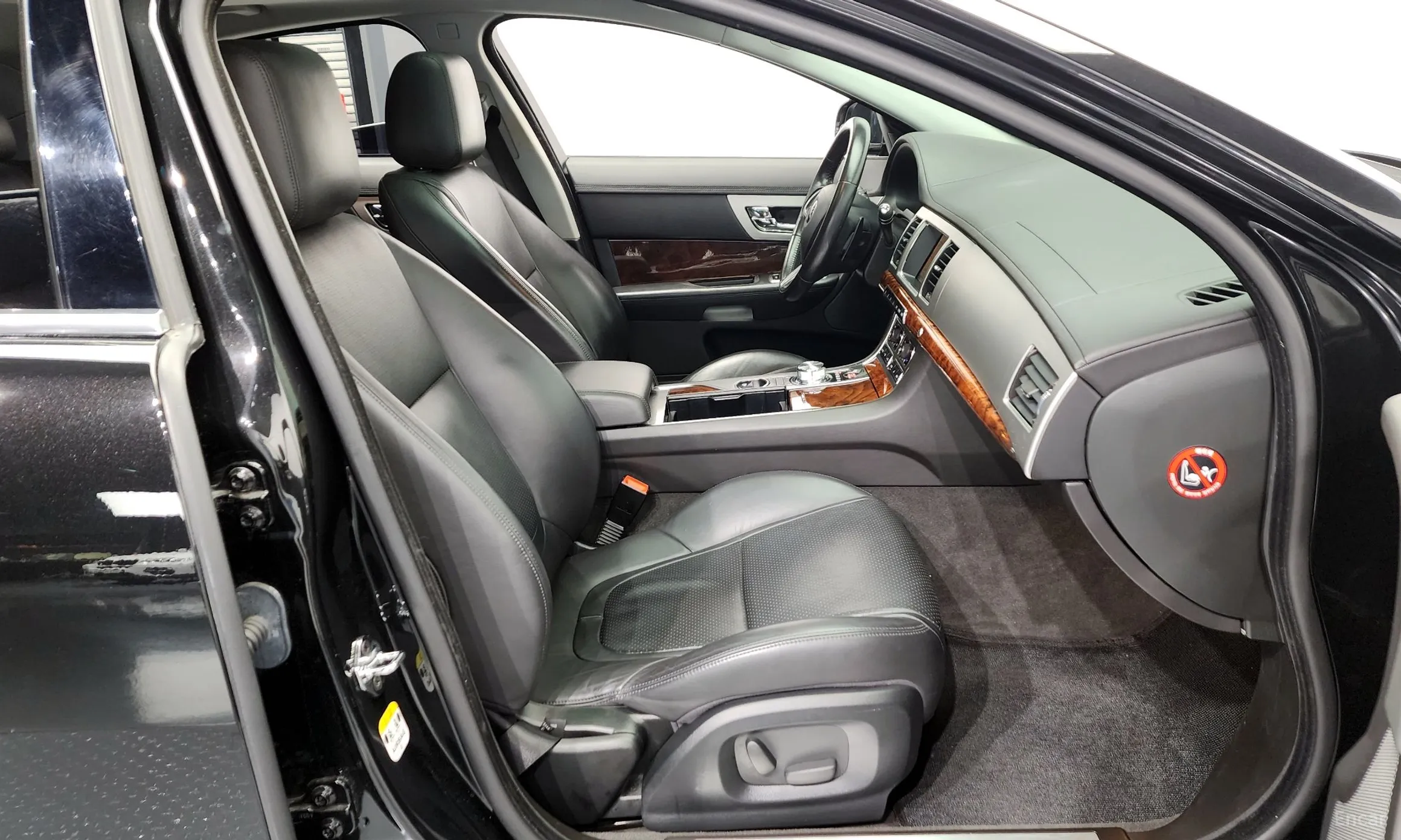 Jaguar New XF превью 11