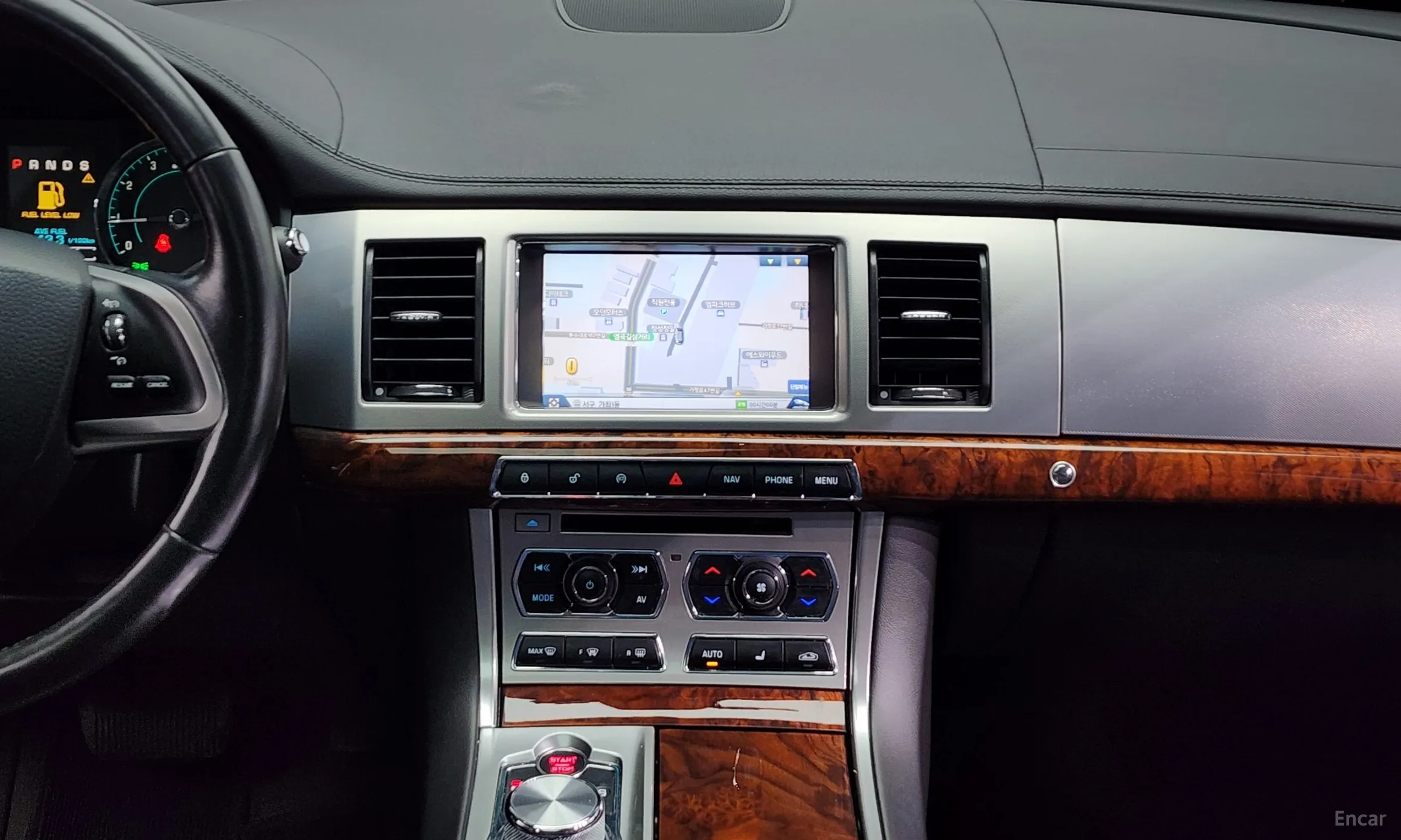 Jaguar New XF превью 14