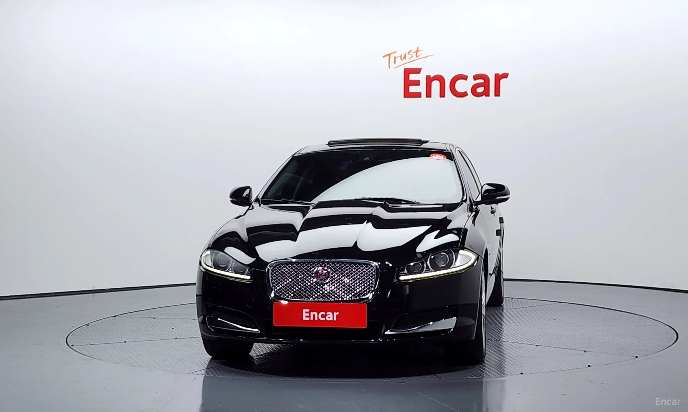 Jaguar New XF превью 3