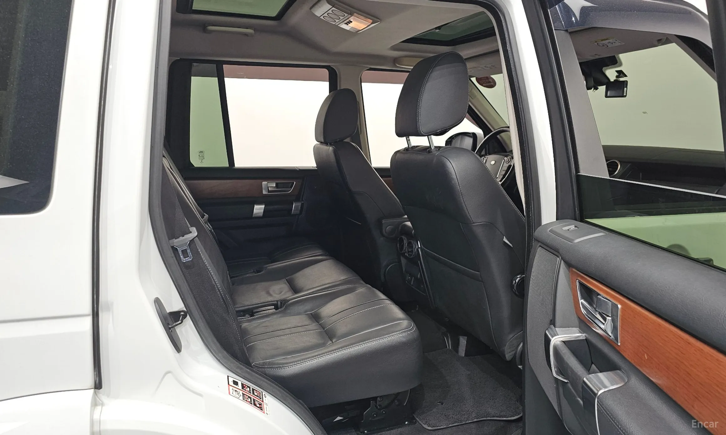 Land Rover Discovery 4 превью 12