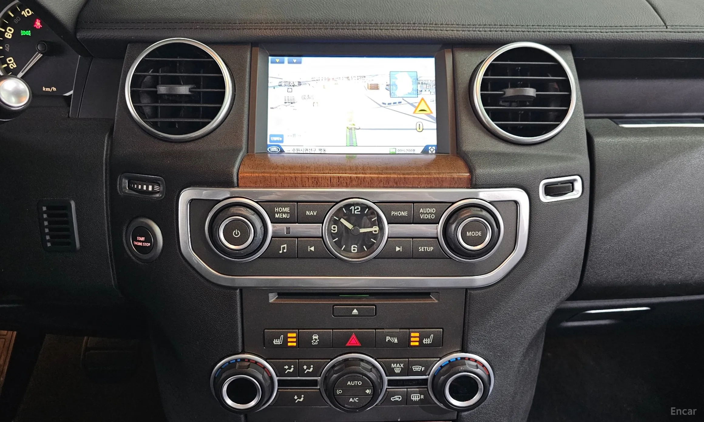 Land Rover Discovery 4 превью 14