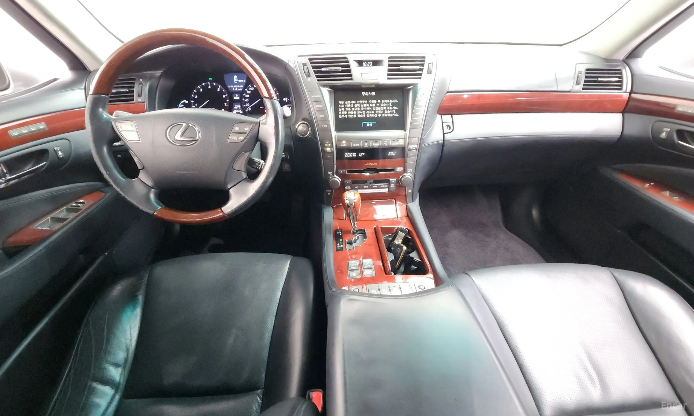 Lexus LS600hL превью 7