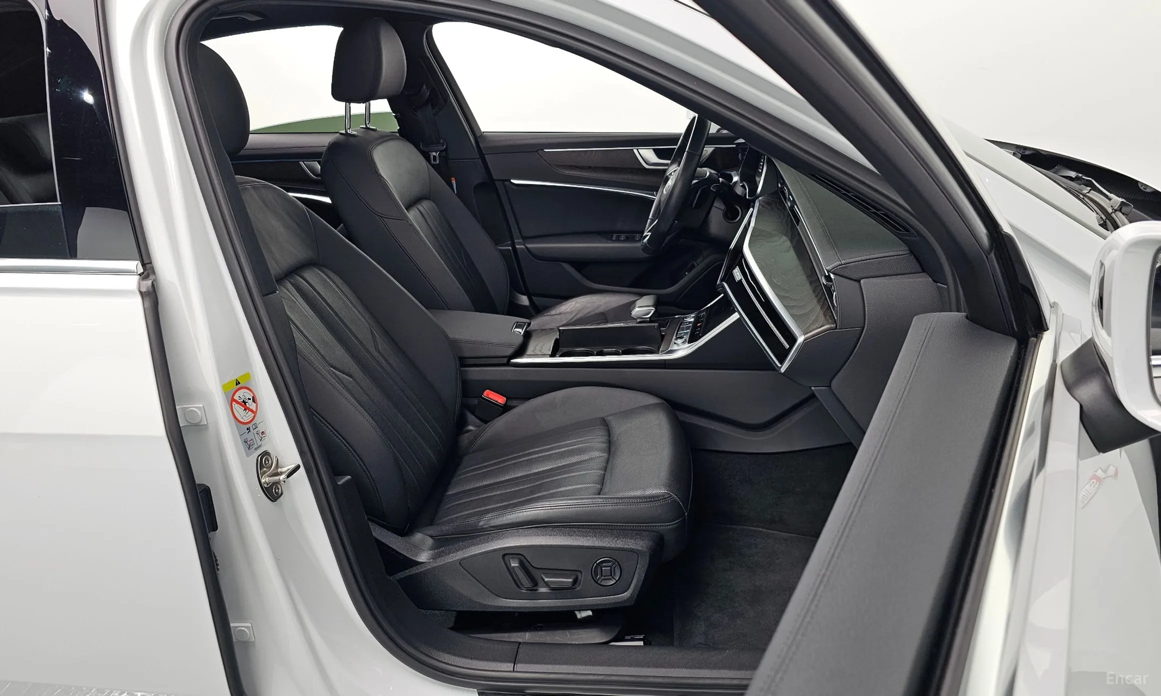 Audi A6 (C8) превью 10