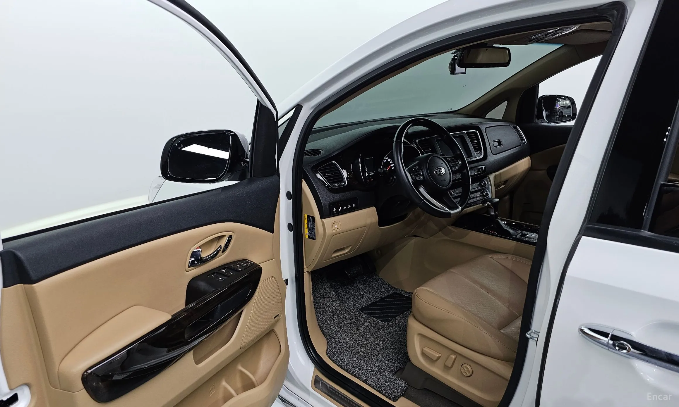 Kia Carnival превью 10