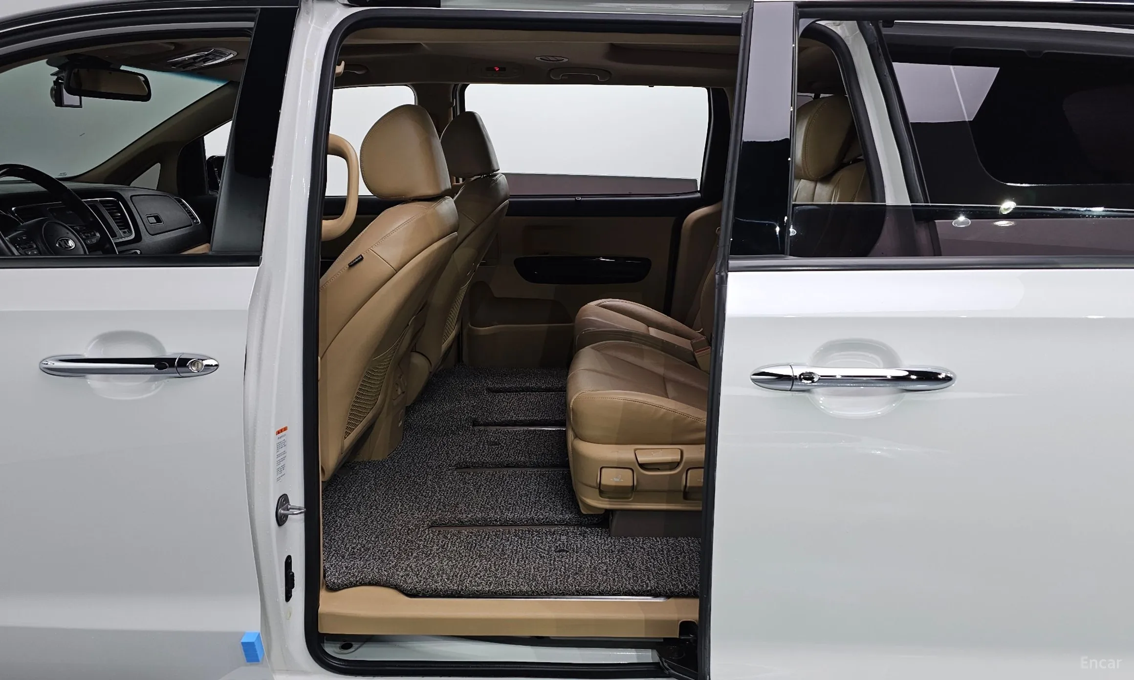 Kia Carnival превью 11
