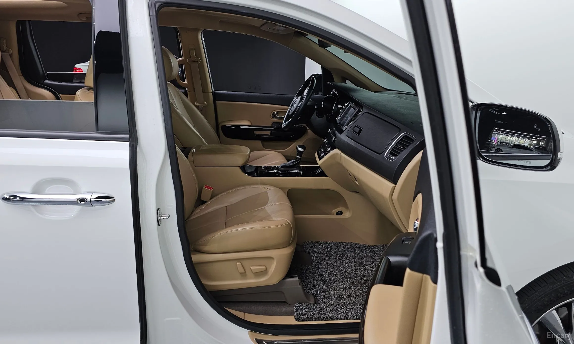 Kia Carnival превью 12