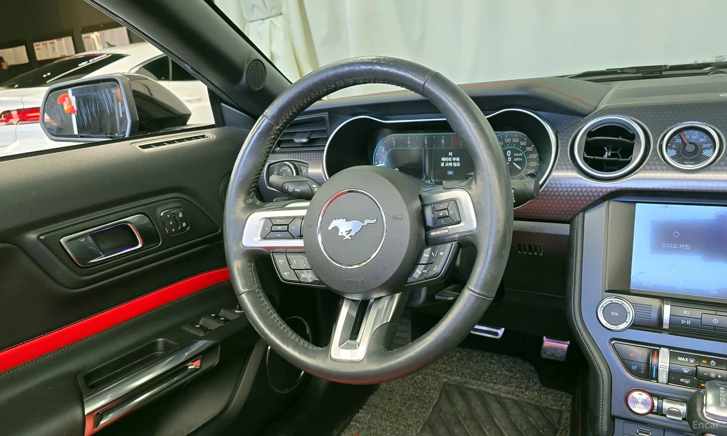 Ford Mustang превью 13
