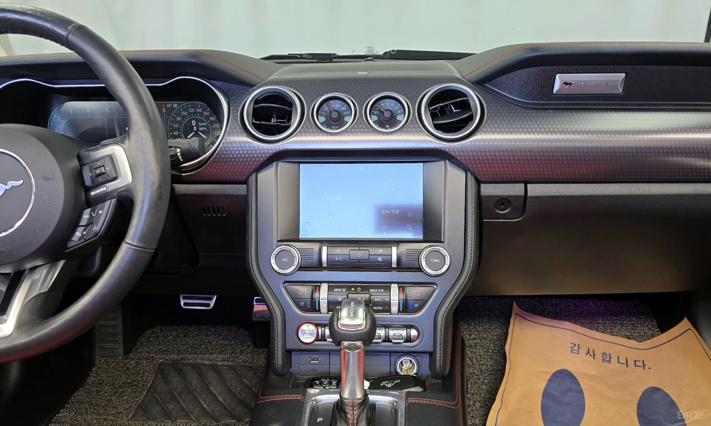 Ford Mustang превью 14