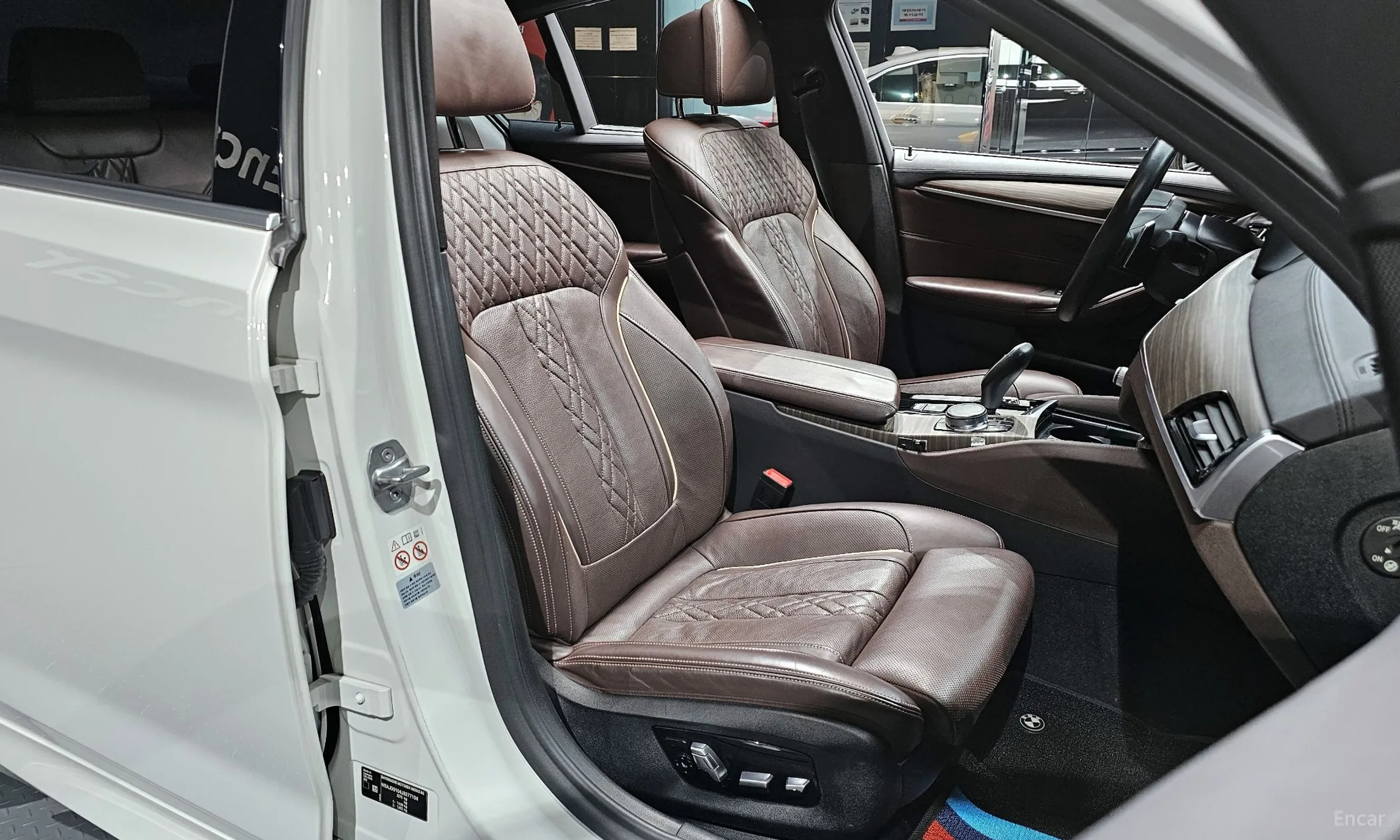 BMW 5 Series (G30) превью 10