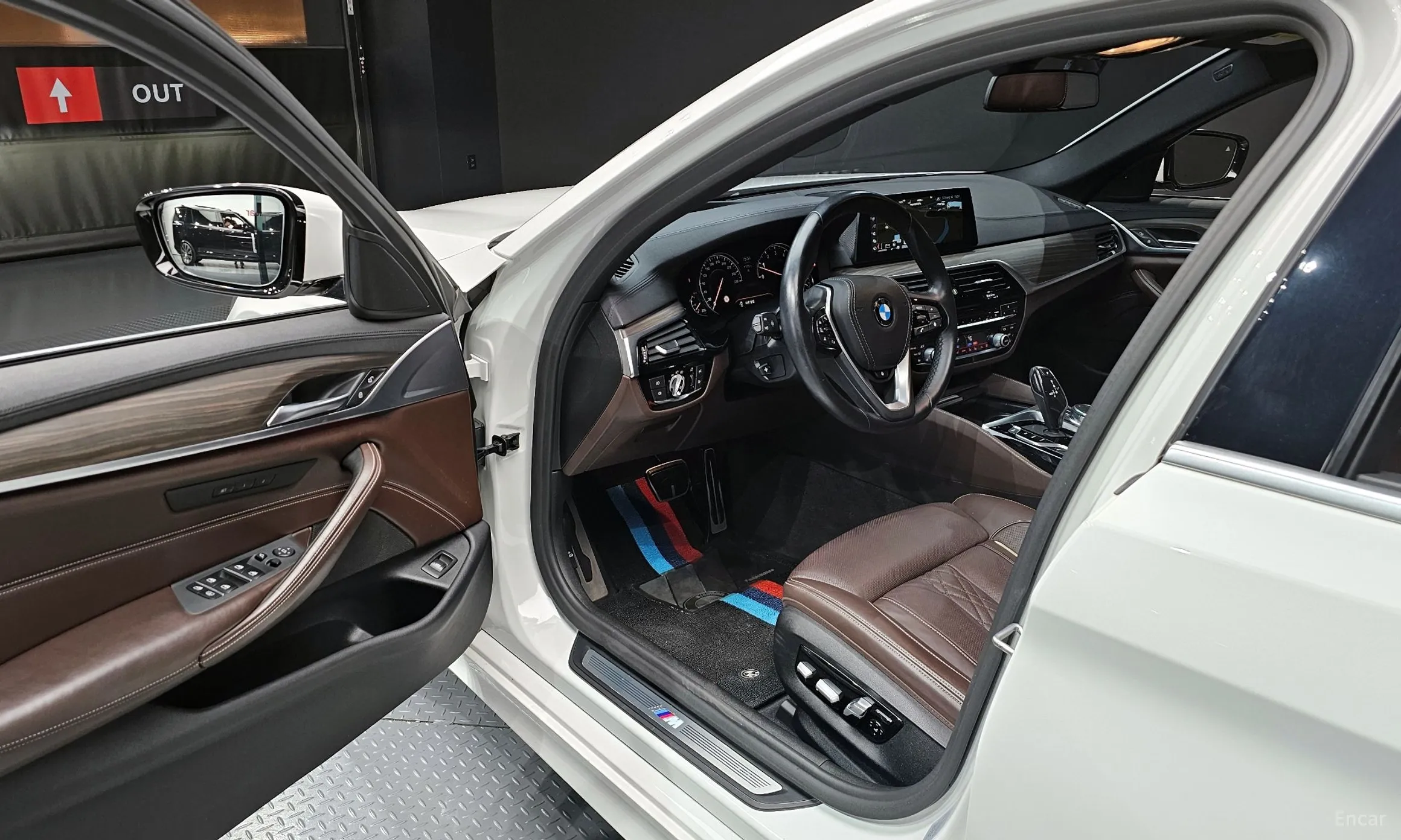 BMW 5 Series (G30) превью 11