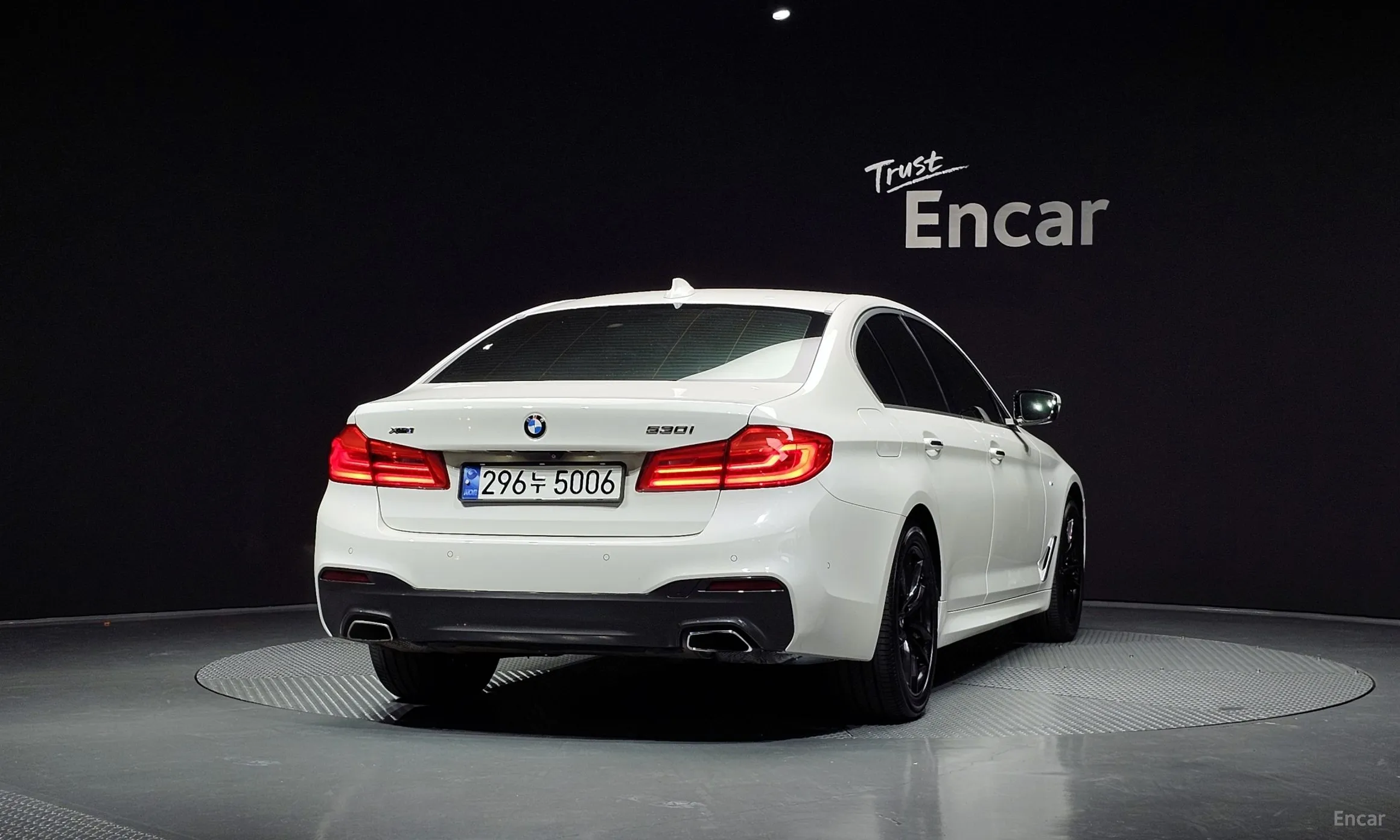 BMW 5 Series (G30) превью 4