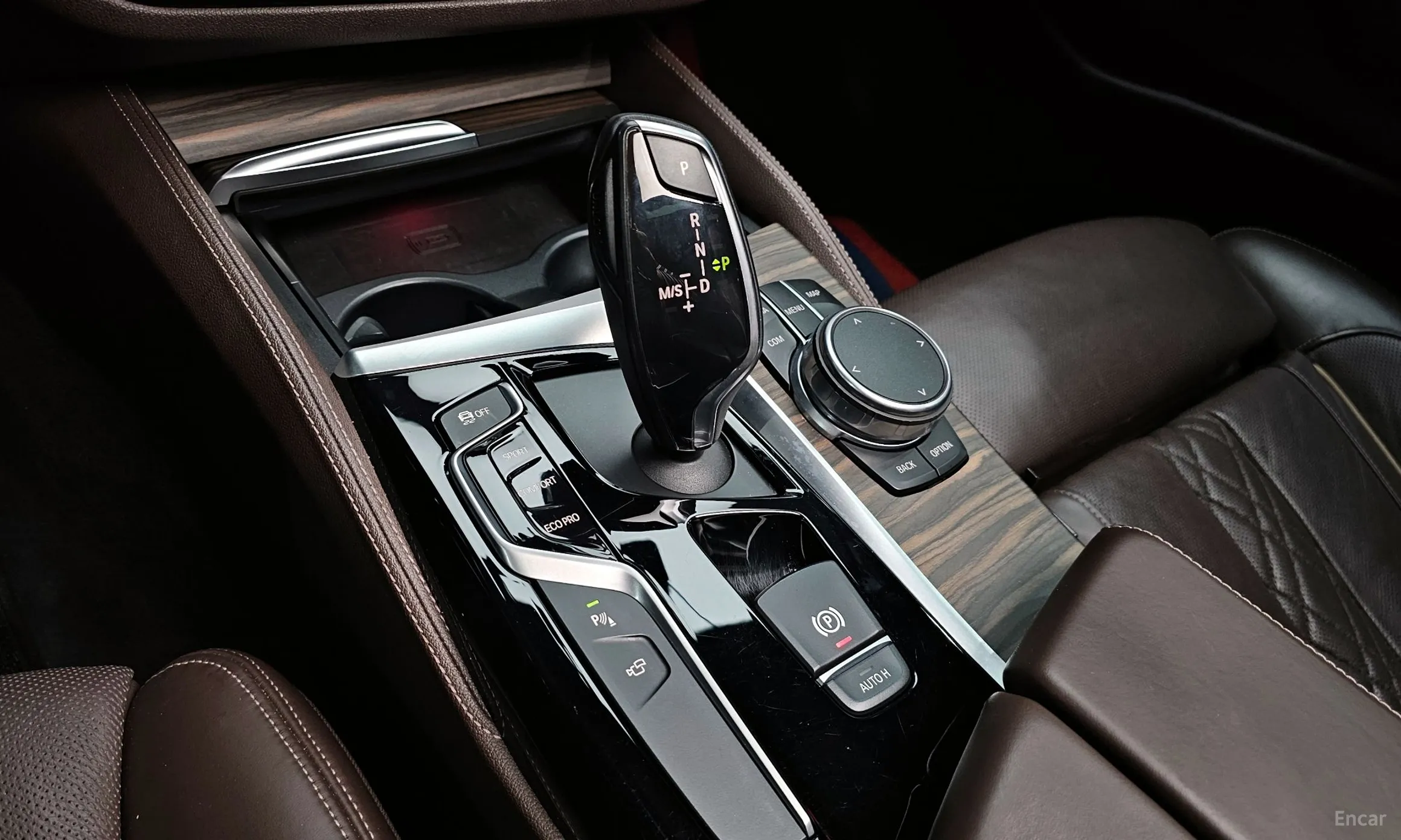 BMW 5 Series (G30) превью 9