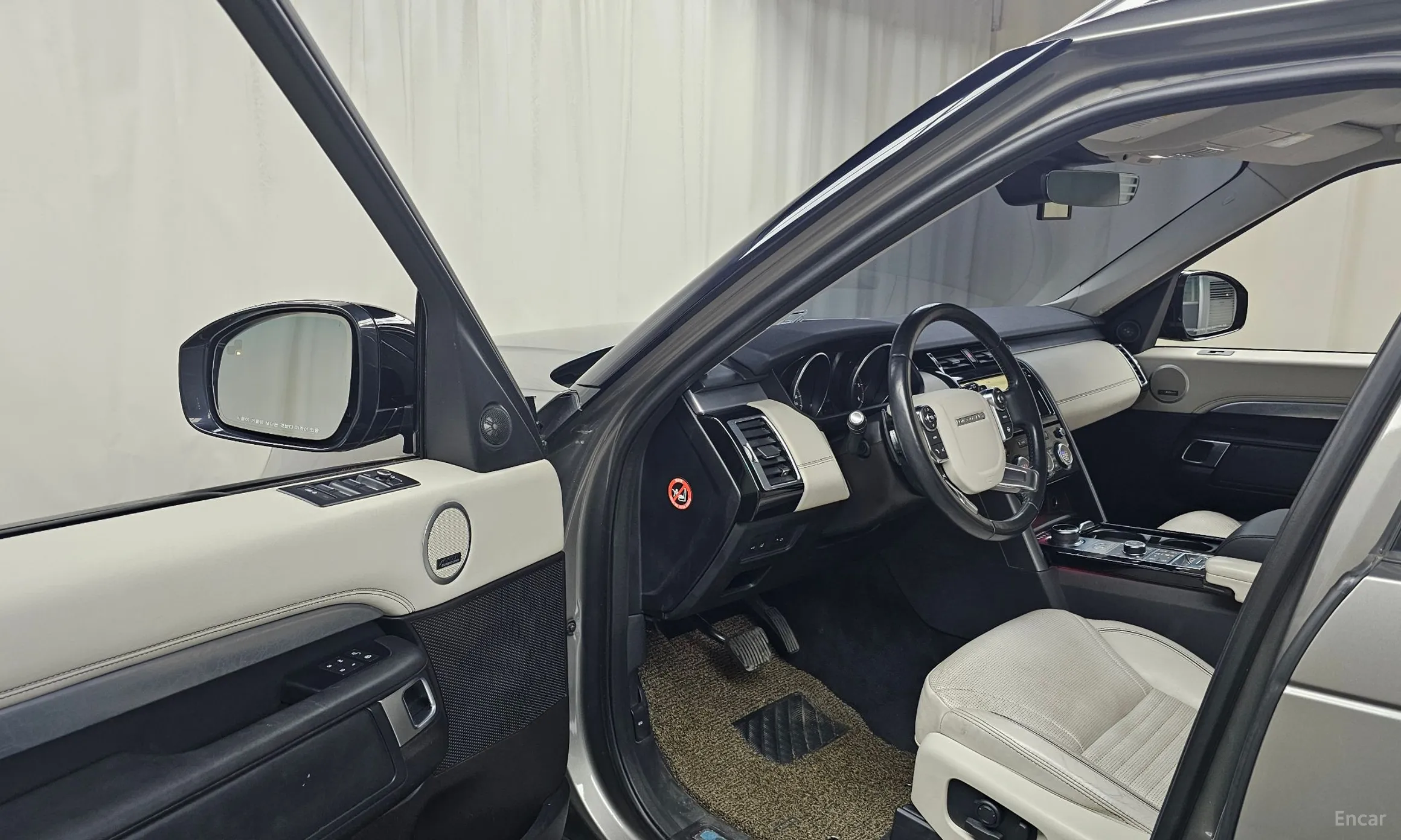 Land Rover Discovery 5 превью 10