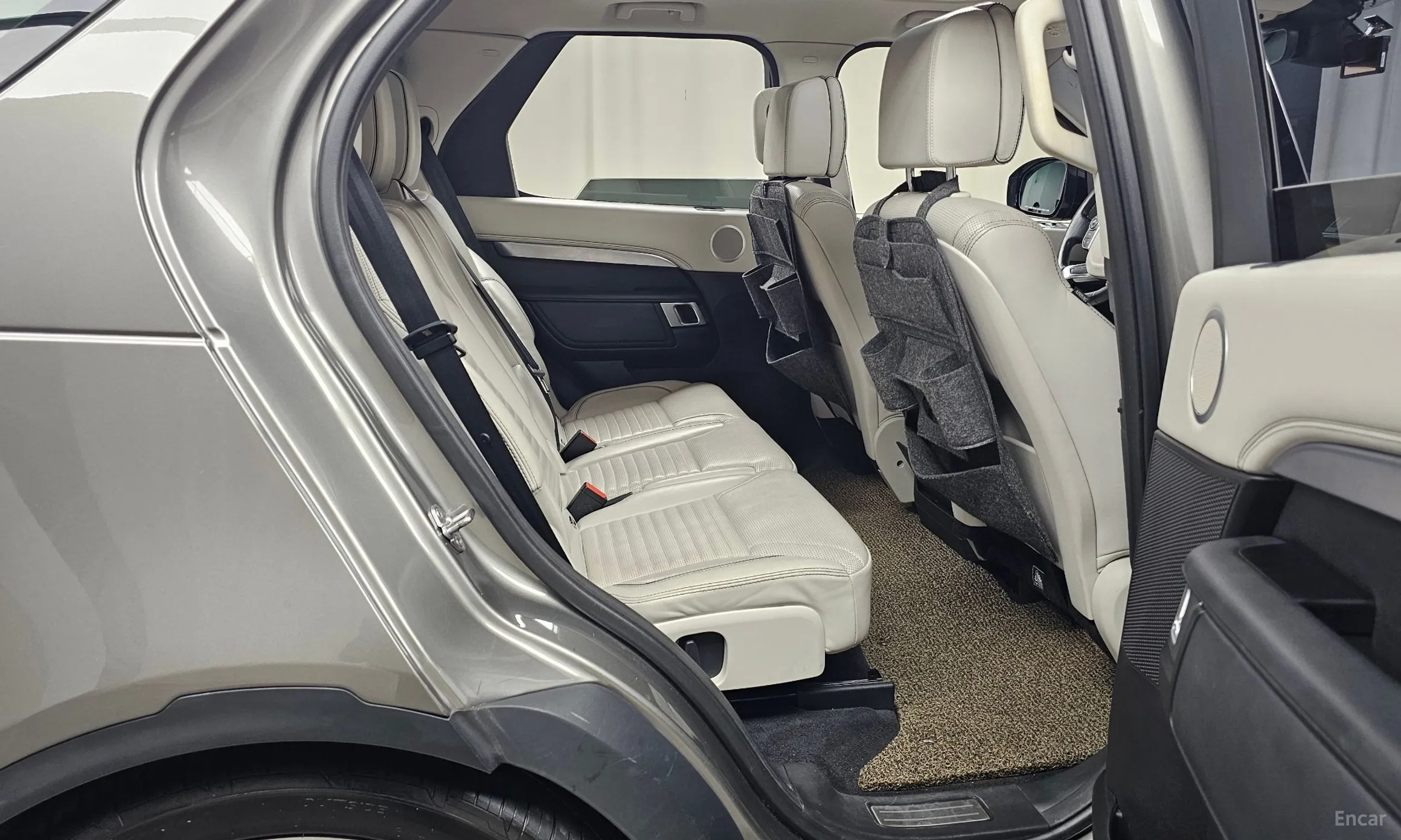 Land Rover Discovery 5 превью 12
