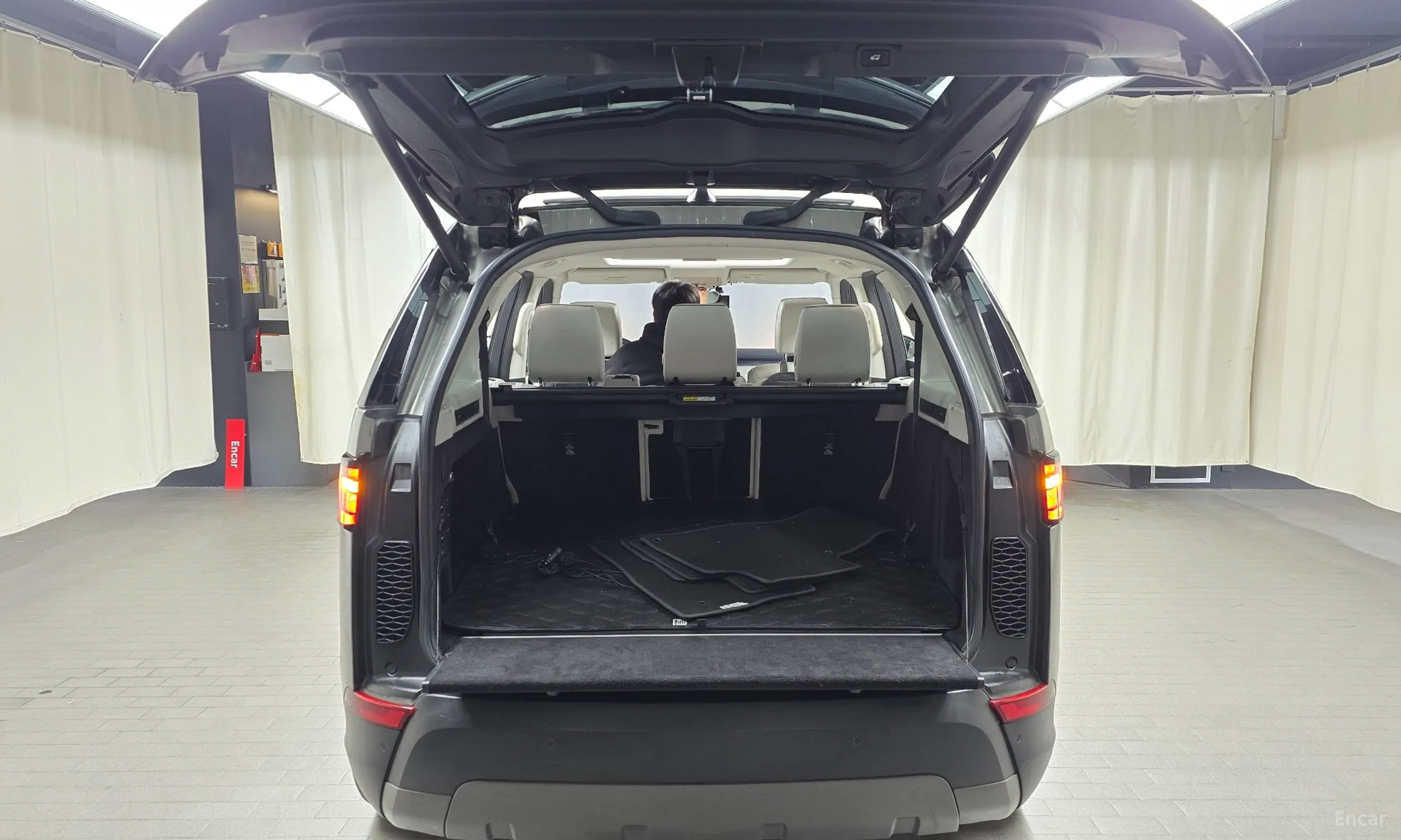 Land Rover Discovery 5 превью 20