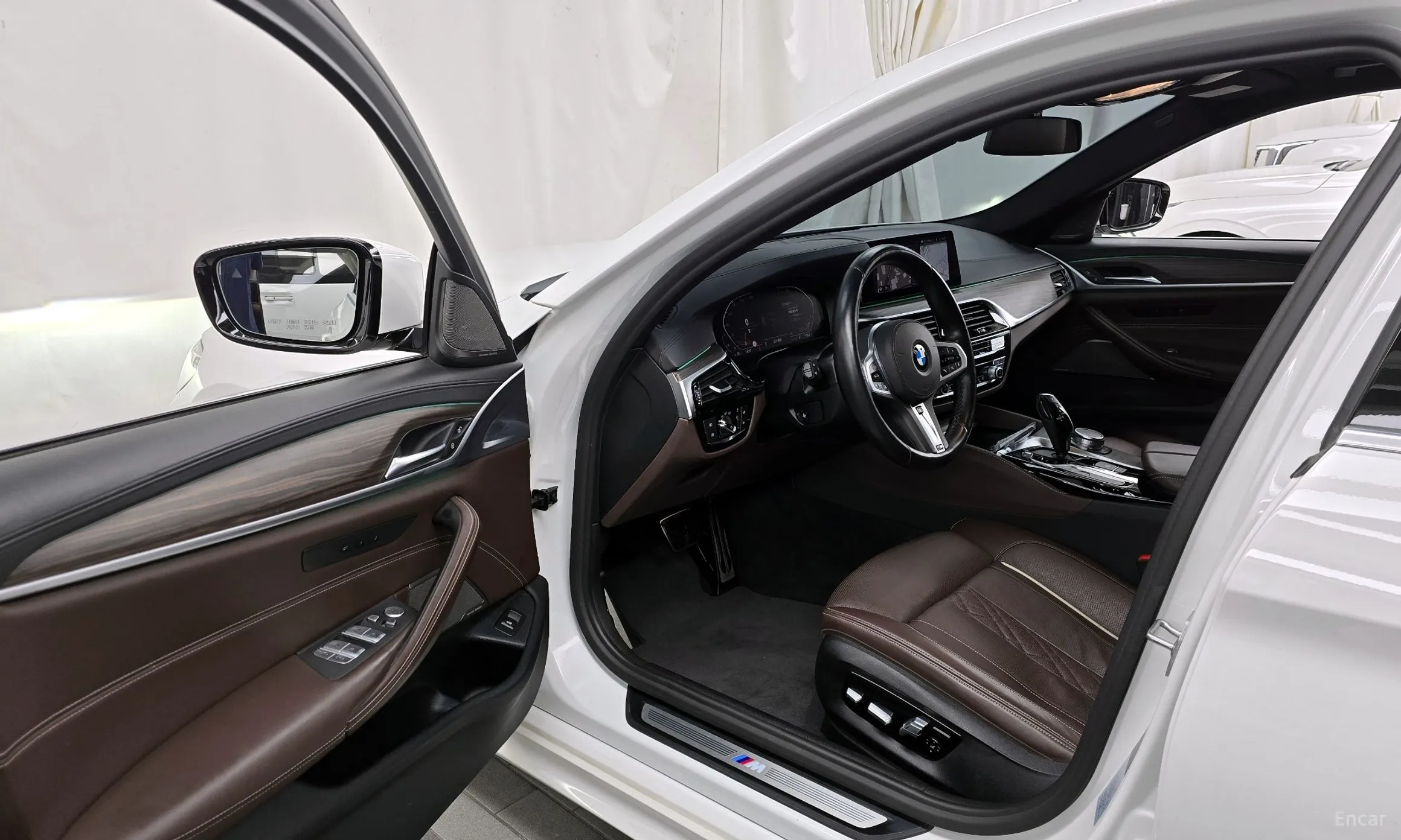 BMW 5 Series (G30) превью 10