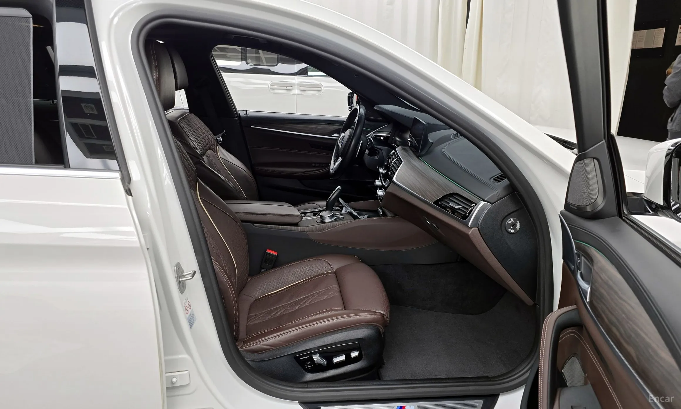 BMW 5 Series (G30) превью 11