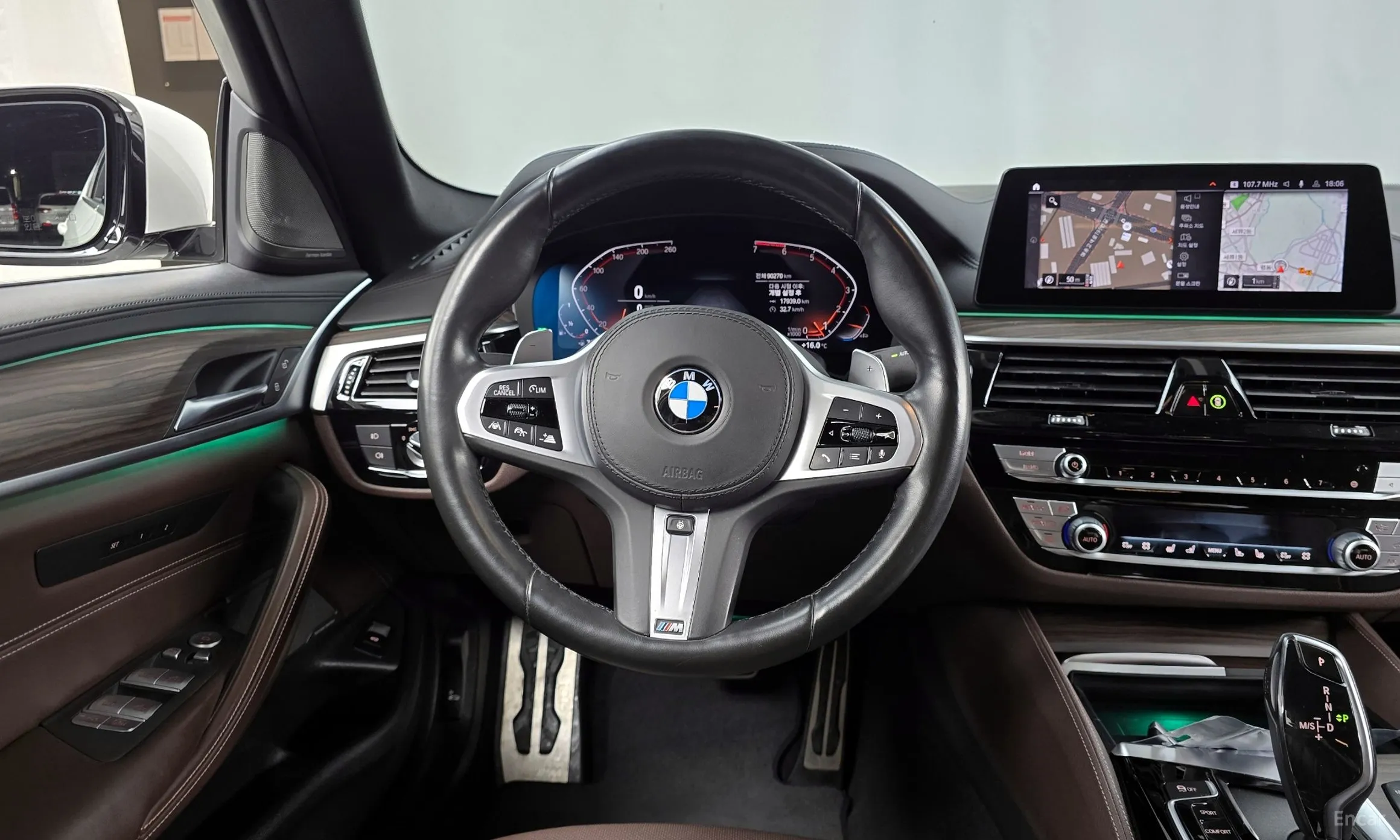 BMW 5 Series (G30) превью 13