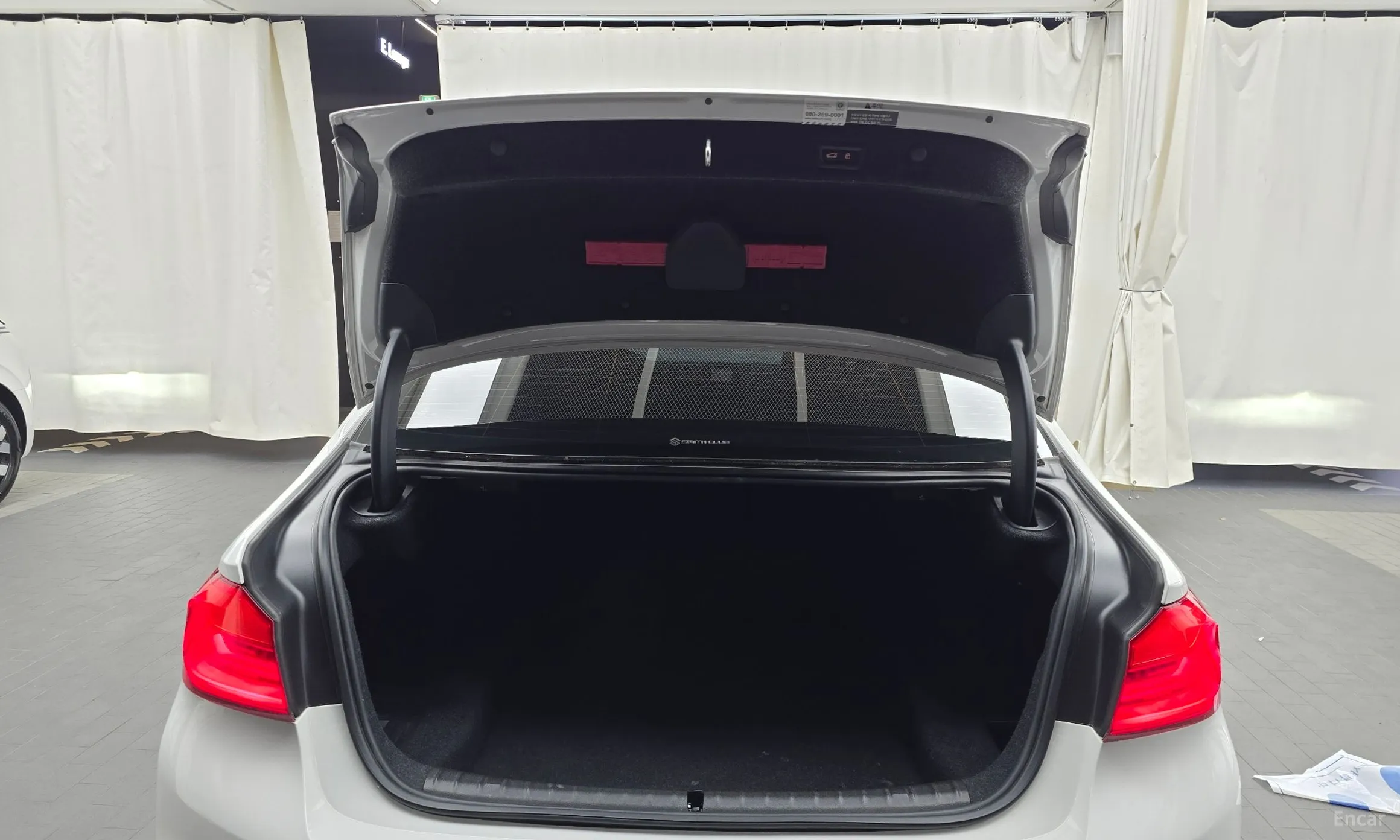 BMW 5 Series (G30) превью 20