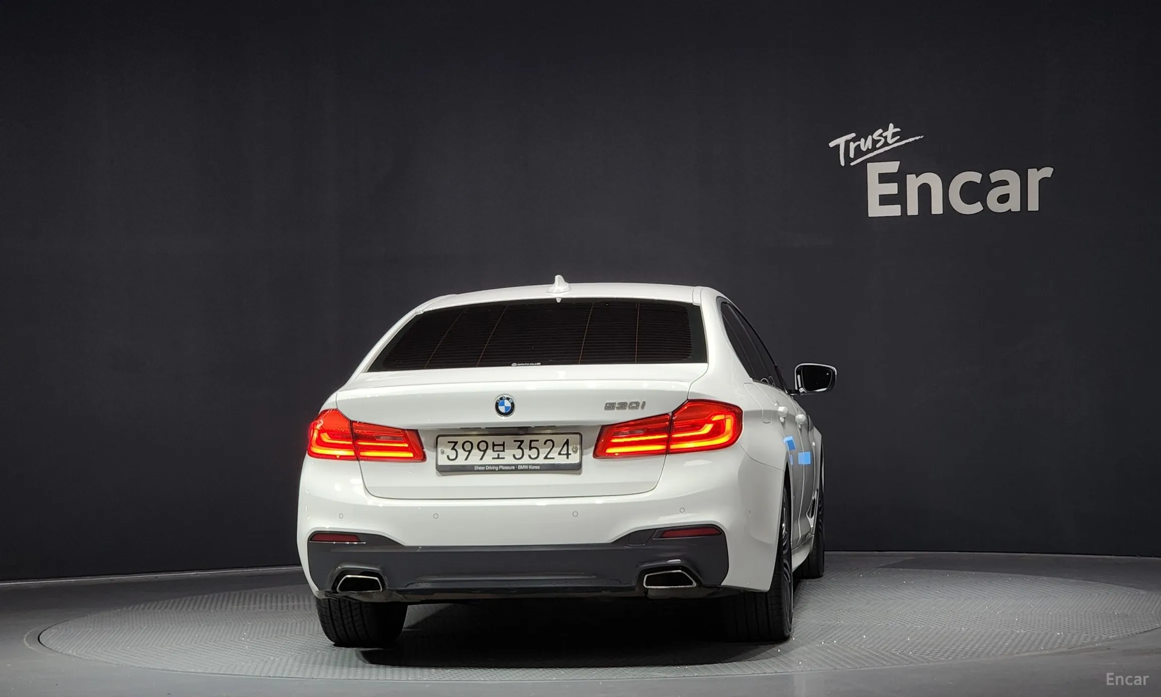 BMW 5 Series (G30) превью 4