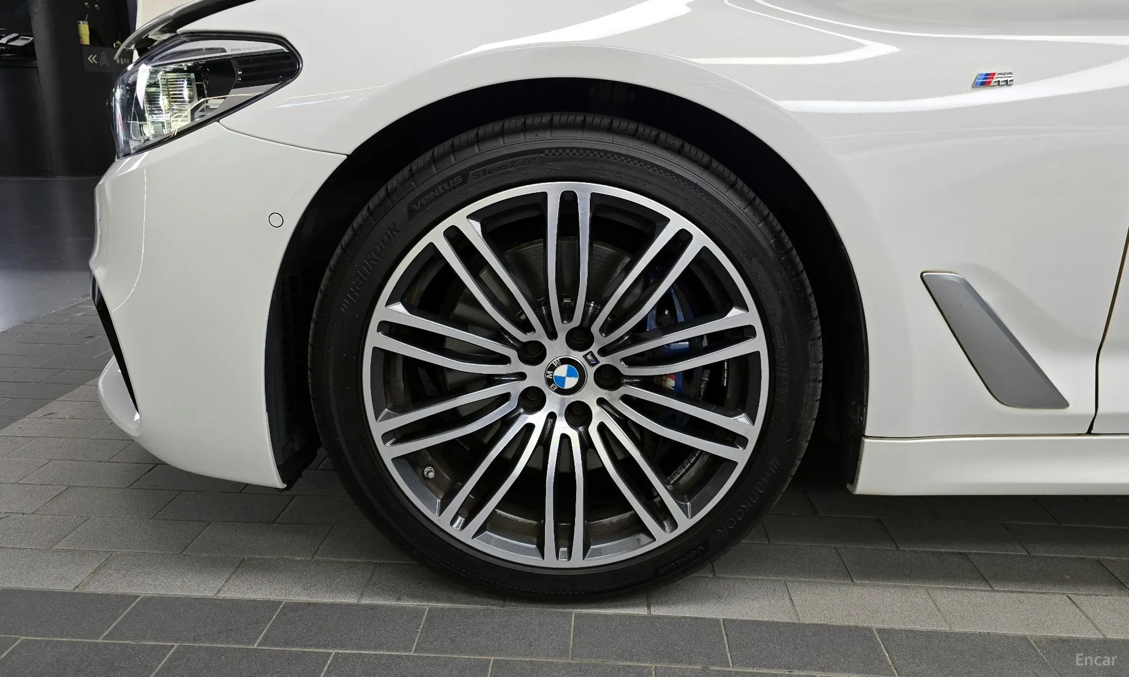 BMW 5 Series (G30) превью 5