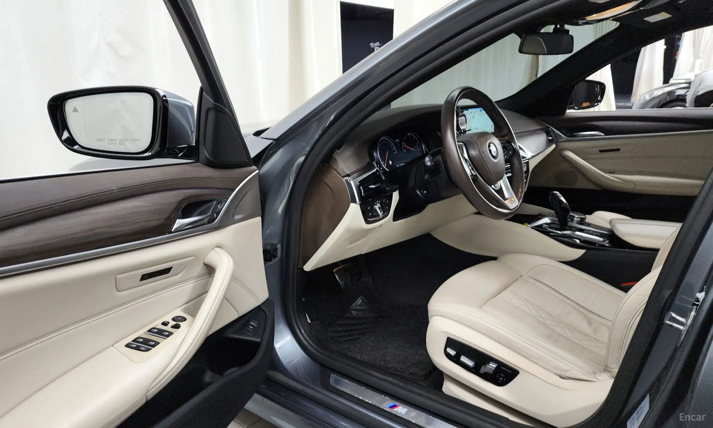 BMW 5 Series (G30) превью 10