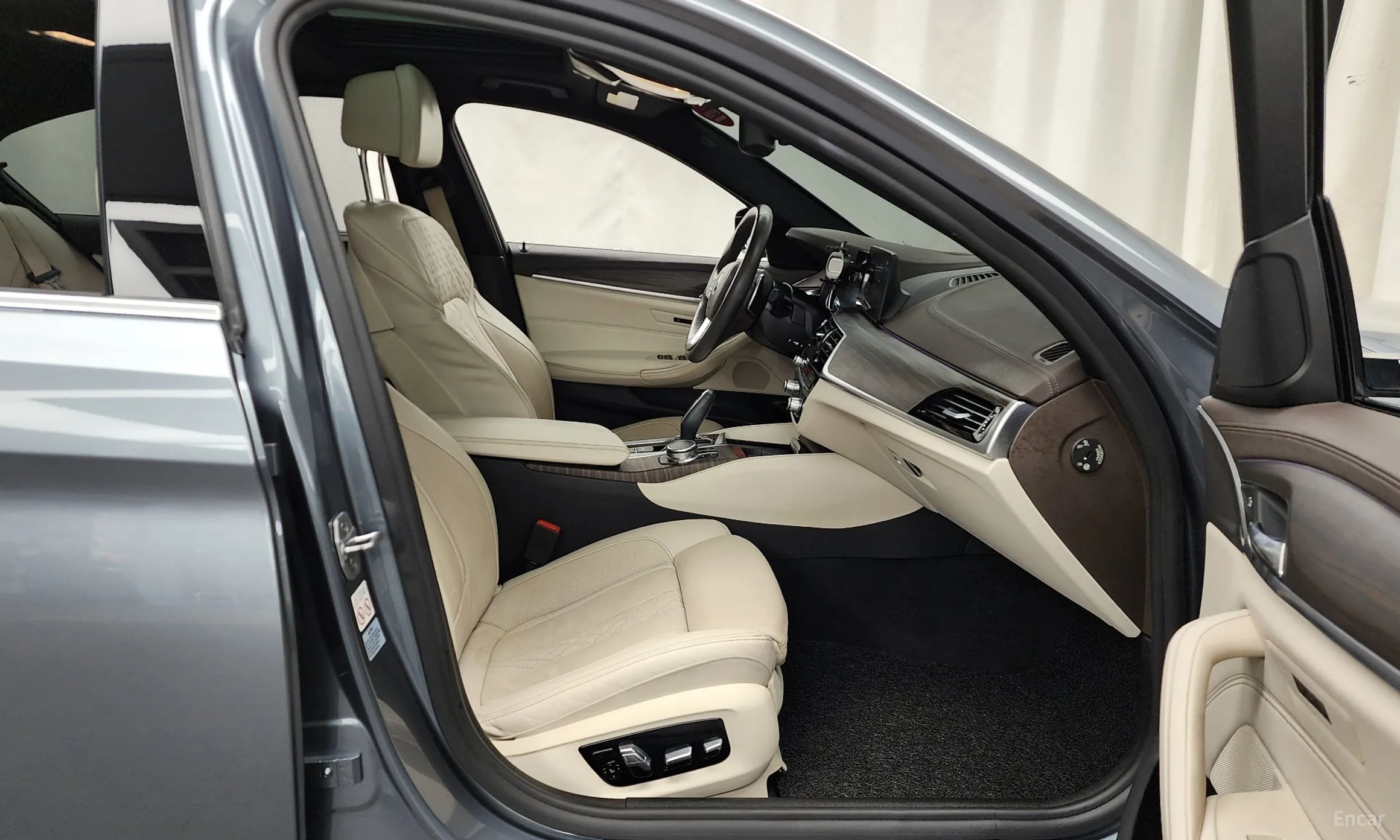 BMW 5 Series (G30) превью 11