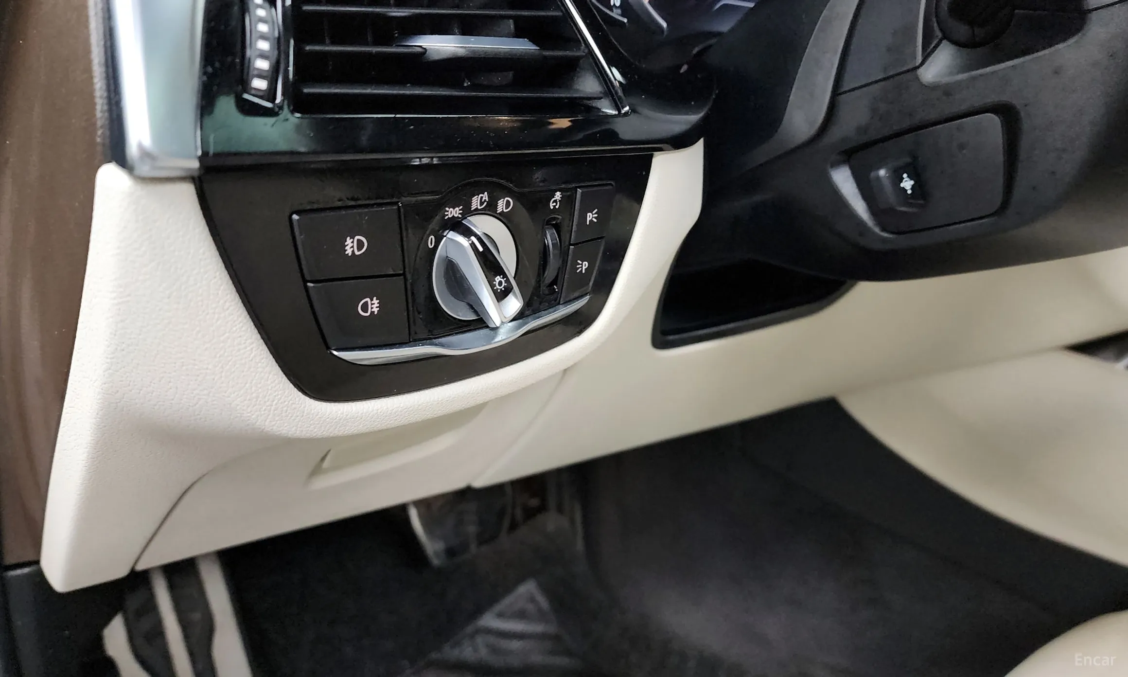 BMW 5 Series (G30) превью 16