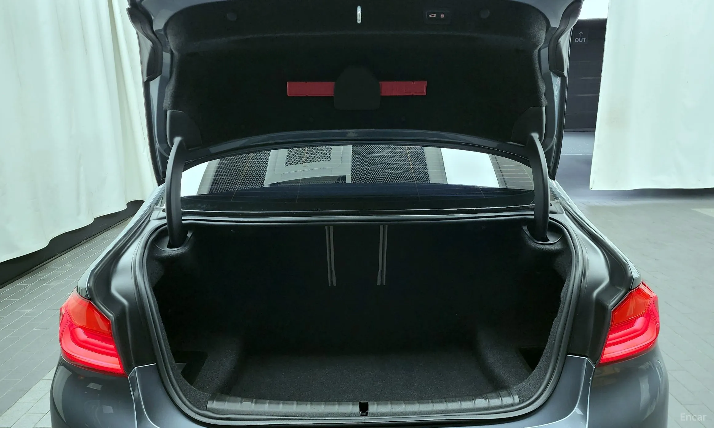 BMW 5 Series (G30) превью 20