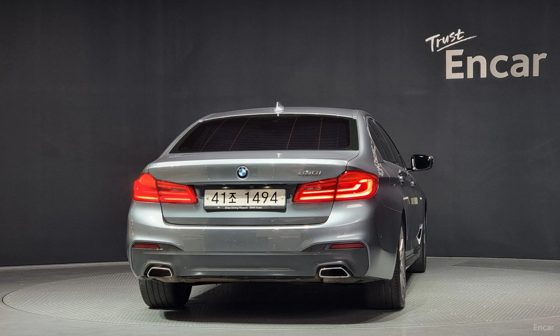 BMW 5 Series (G30) превью 4