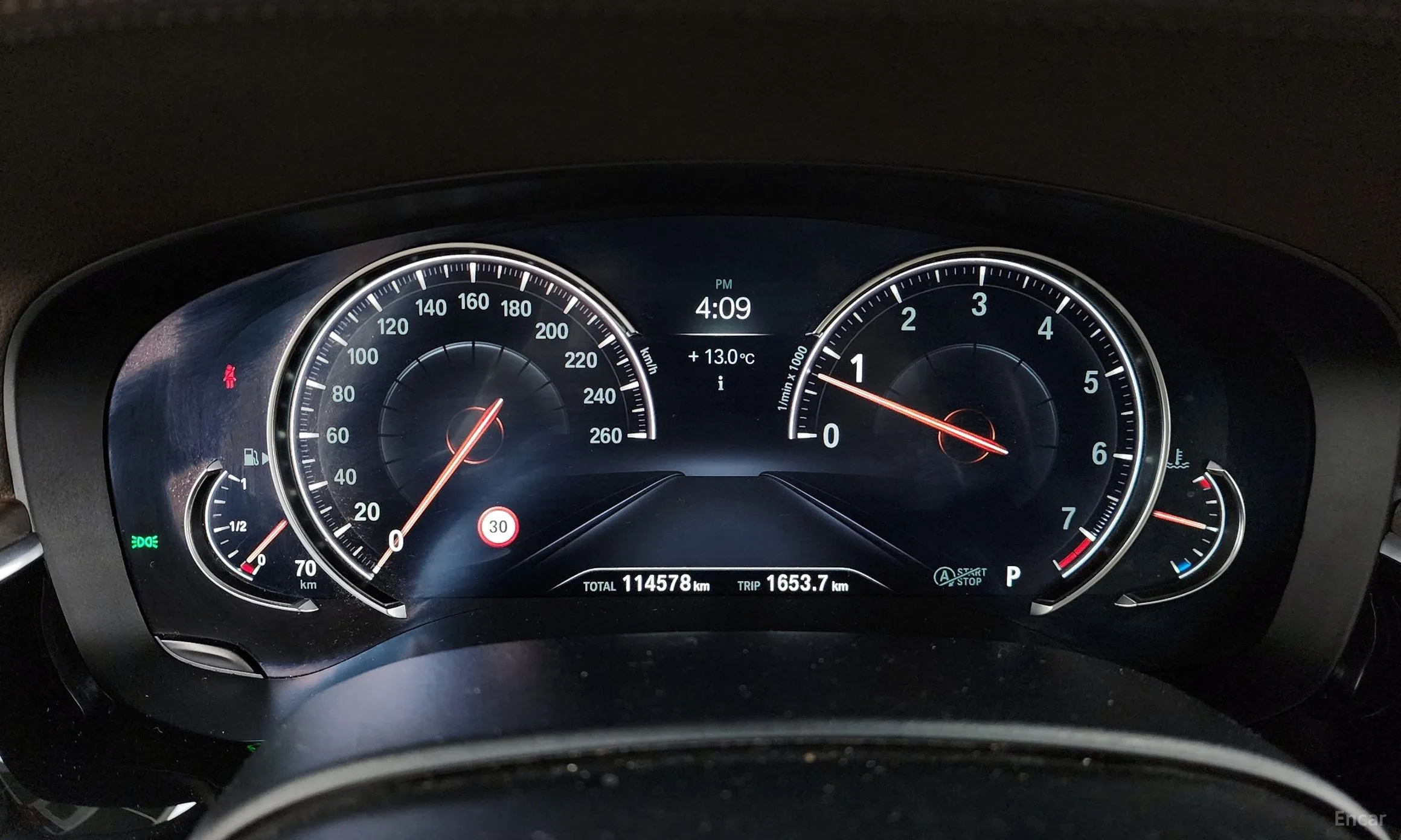 BMW 5 Series (G30) превью 8