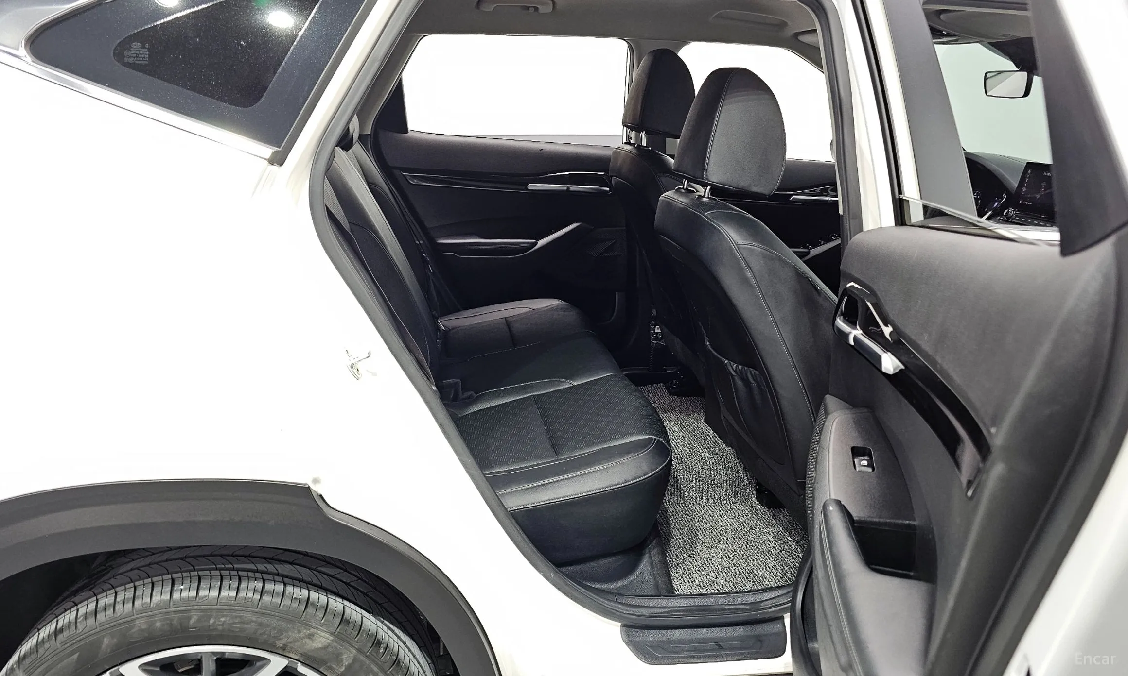 Kia Seltos превью 12