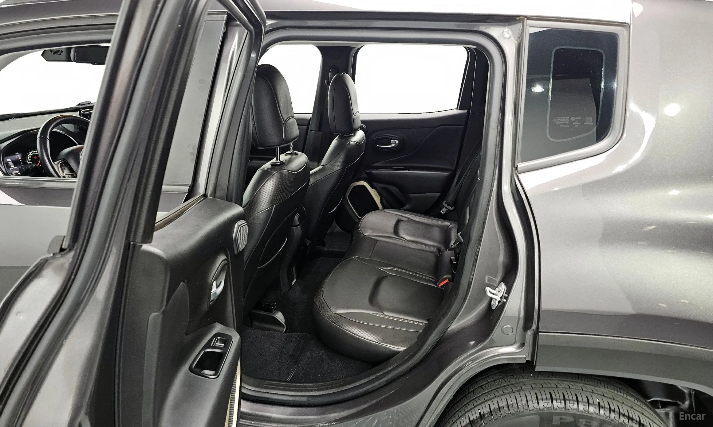 Jeep Renegade превью 11