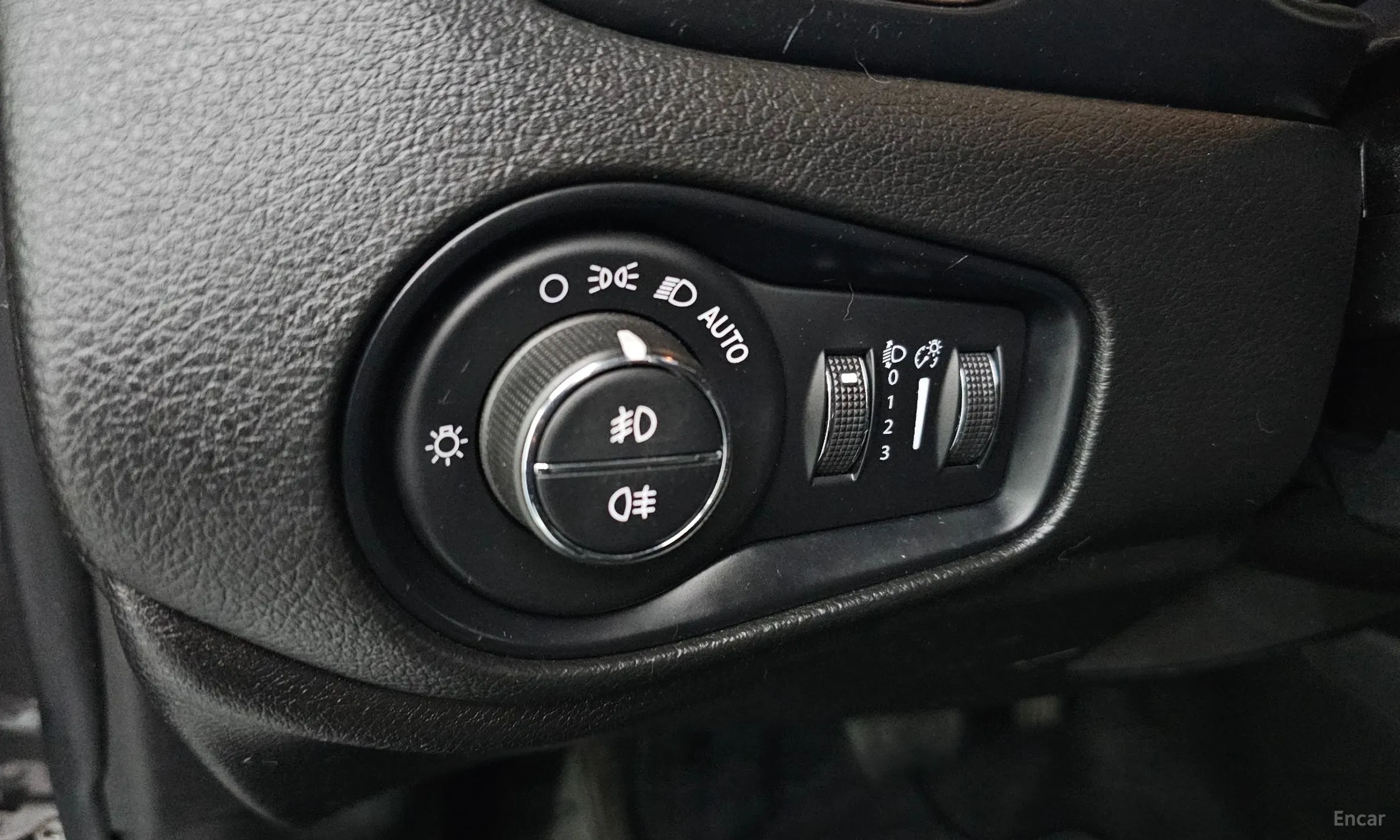 Jeep Renegade превью 13