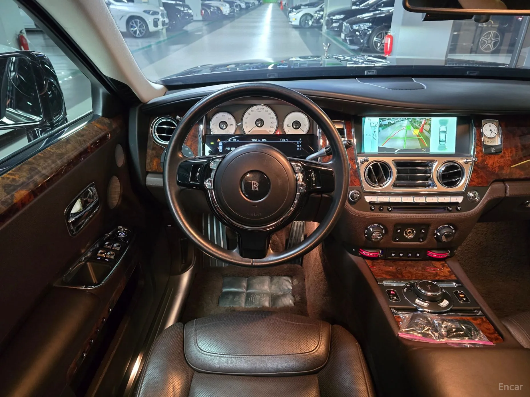 Rolls-Royce Ghost превью 11