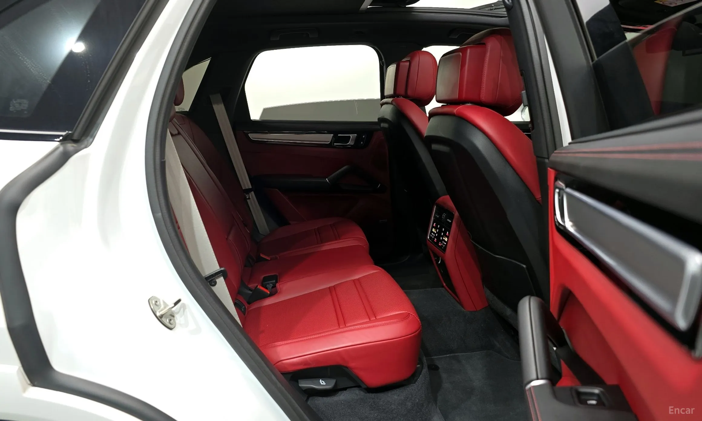 Porsche Cayenne (PO536) превью 12