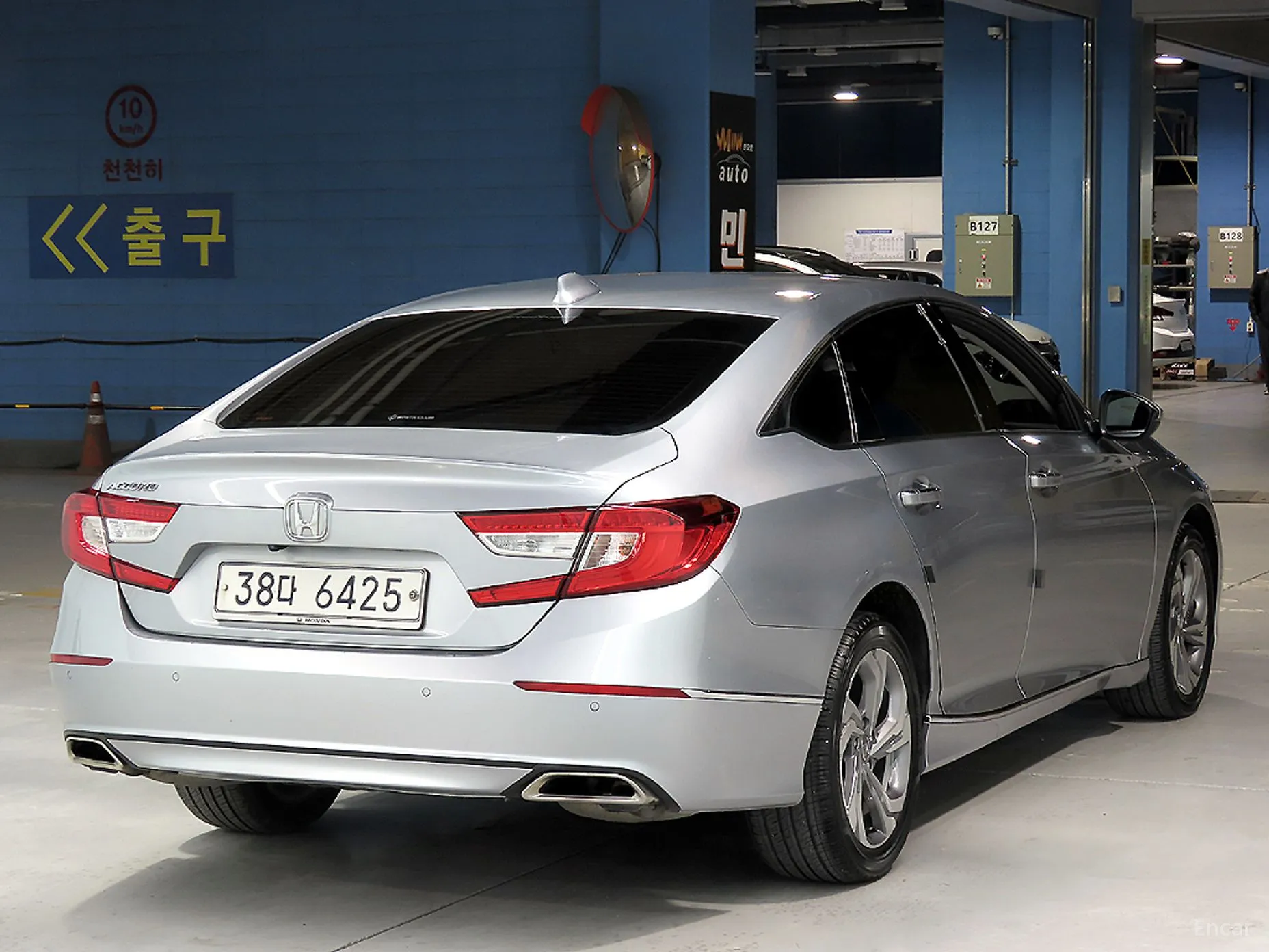 Honda Accord 10th Generation превью 4