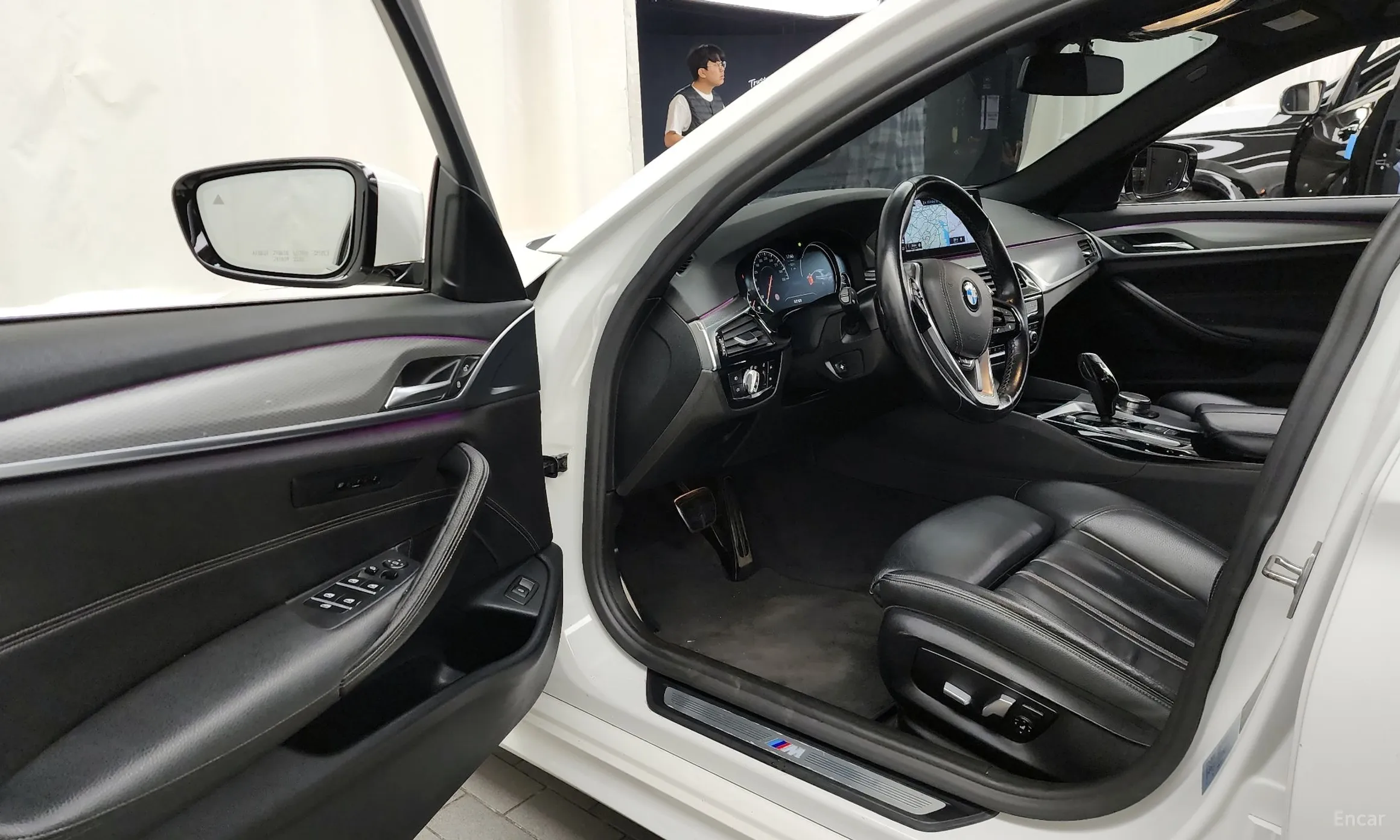 BMW 5 Series (G30) превью 10