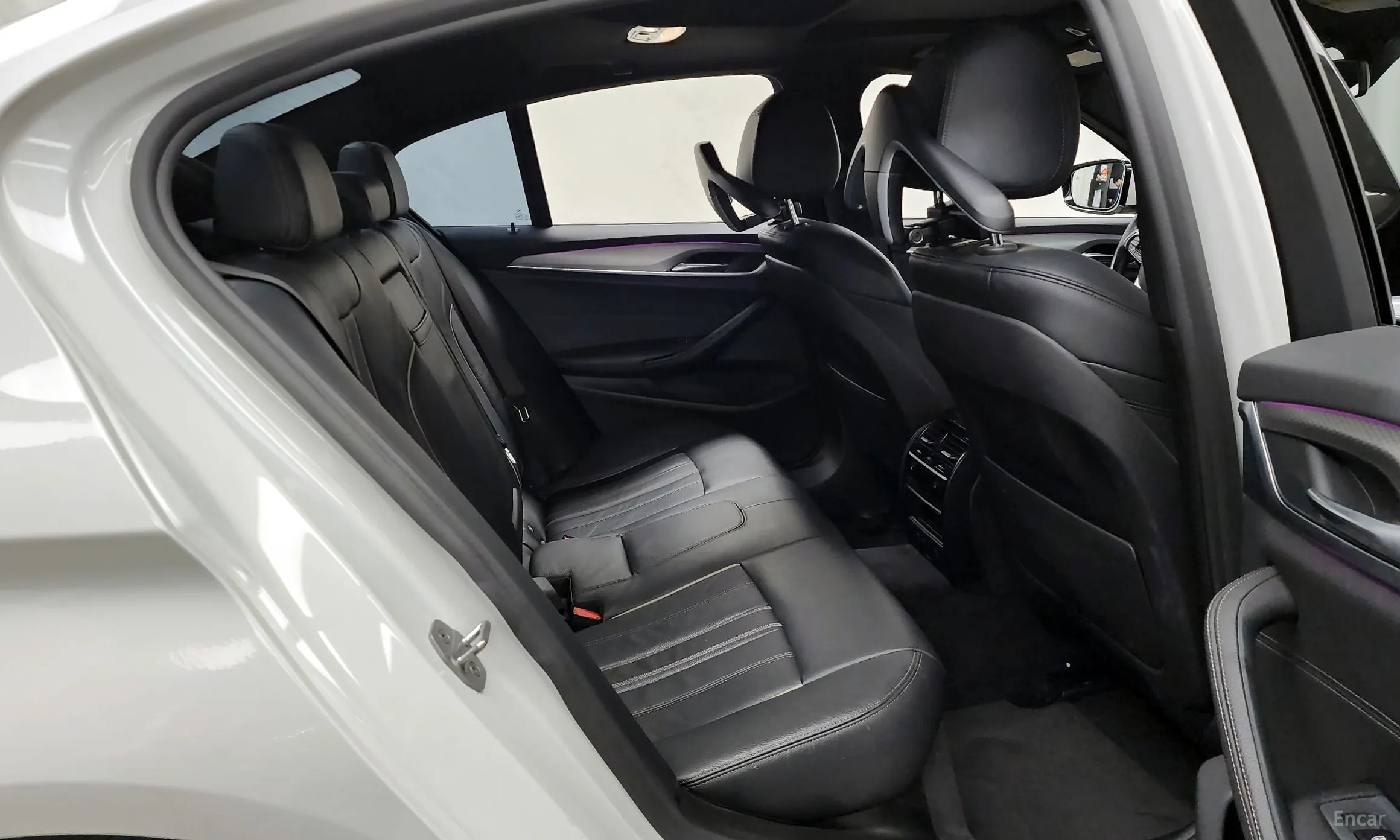 BMW 5 Series (G30) превью 12