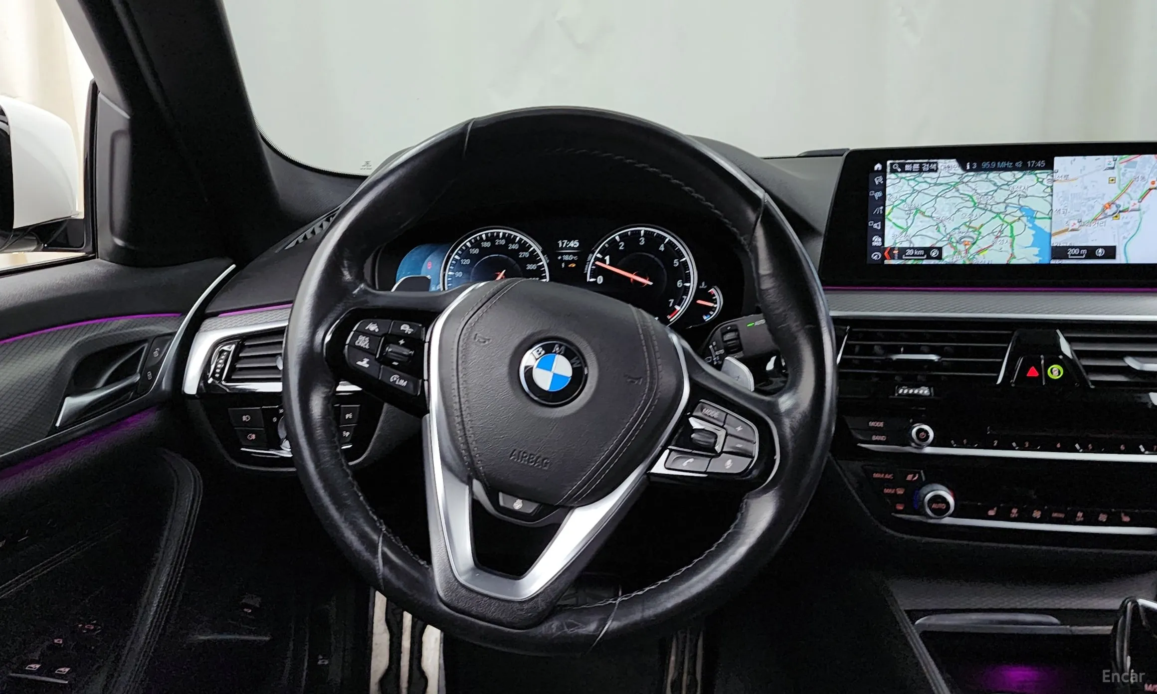 BMW 5 Series (G30) превью 13