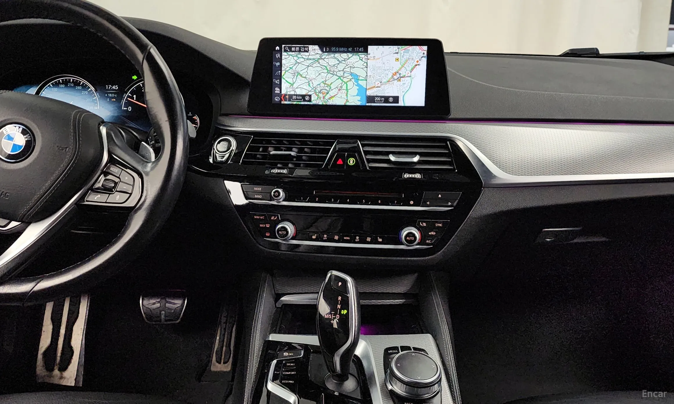BMW 5 Series (G30) превью 14